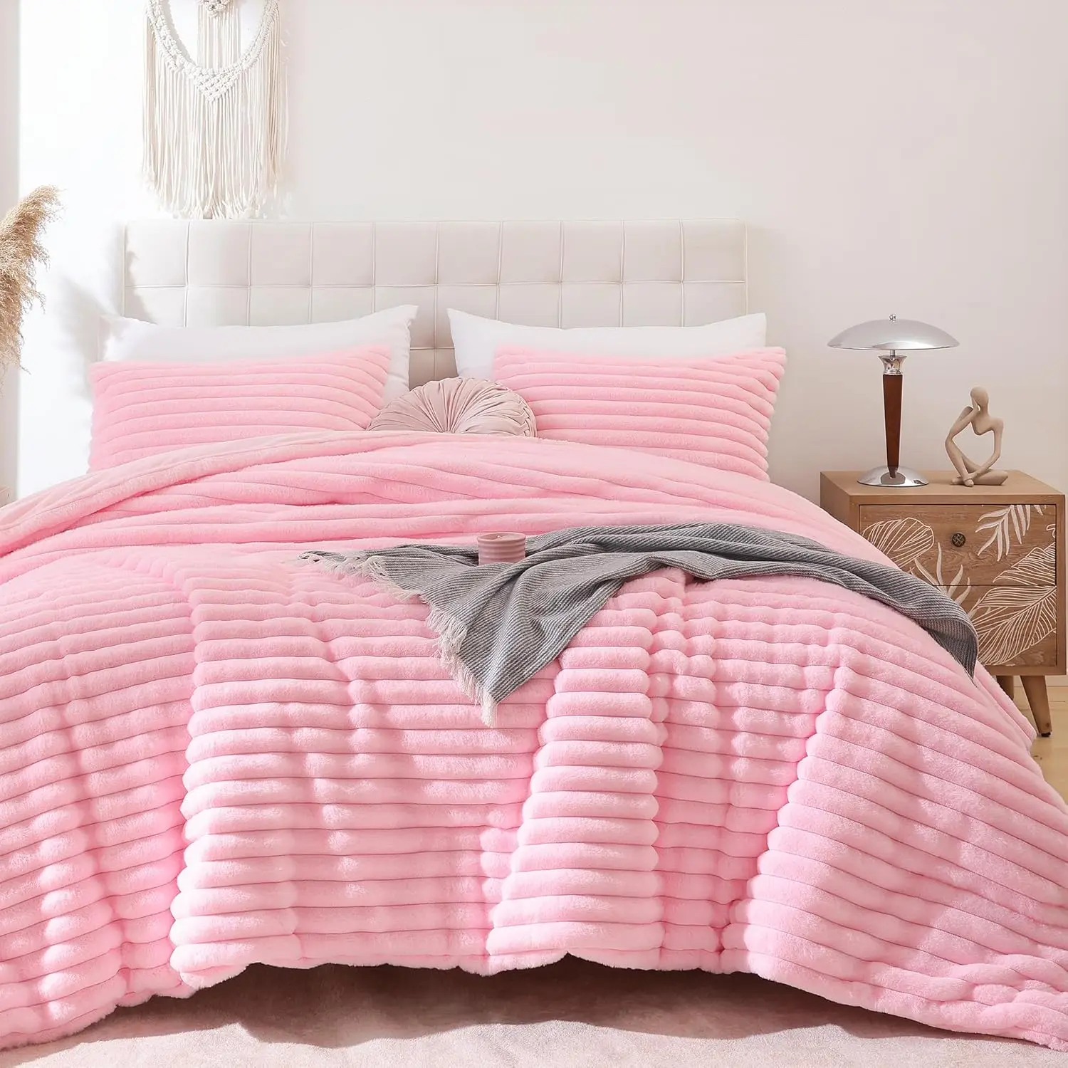 Pink Fluffy Queen Comforter Set - 3 Pieces, Soft Faux Fur Bedding, All-Season Warmth
Pink Fluffy Queen Comforter Set - 3 Pieces, Soft Faux Fur Bedding, All-Season Warmth