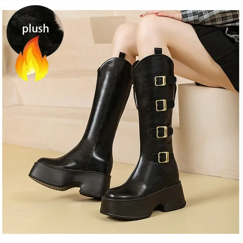 Зима 2023 года, мотоциклетные ботинки из натуральной кожи 11 см, осенние модные женские ботильоны на молнии, туфли до колена на танкетке
Зима 2023 года, мотоциклетные ботинки из натуральной кожи 11 см, осенние модные женские ботильоны на молнии, туфли до колена на танкетке