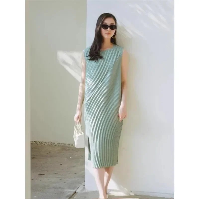 Плиссированное женское платье с круглым вырезом без рукавов, волнистая волна, нерегулярный дизайн, свободные модные повседневные платья большого размера
Плиссированное женское платье с круглым вырезом без рукавов, волнистая волна, нерегулярный дизайн, свободные модные повседневные платья большого размера