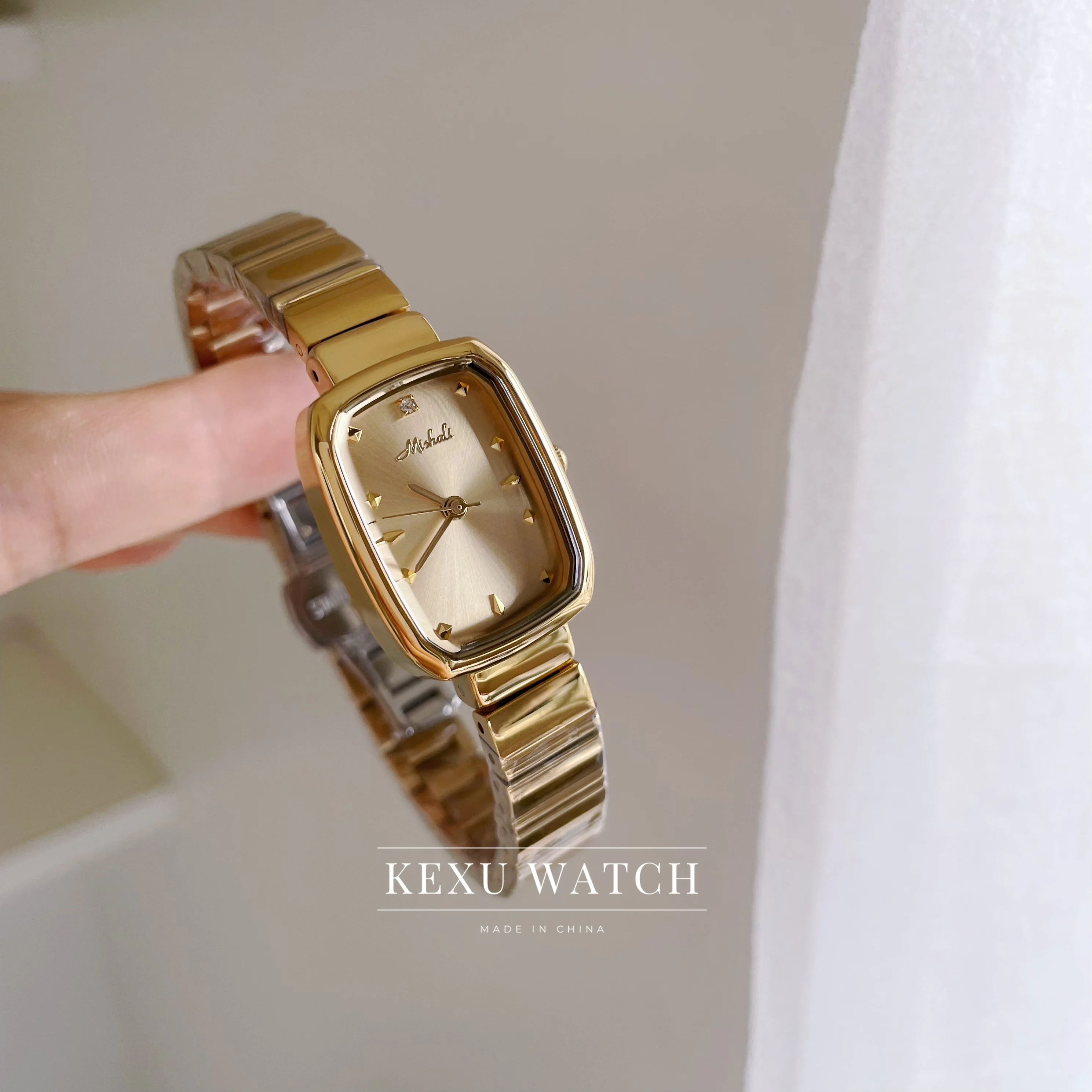 Часы Mishali, изящные золотые/зеленые/синие/черные/серебряные часы с циферблатом для женщин, элегантные кварцевые наручные часы с прямоугольным циферблатом для женщин
Часы Mishali, изящные золотые/зеленые/синие/черные/серебряные часы с циферблатом для женщин, элегантные кварцевые наручные часы с прямоугольным циферблатом для женщин