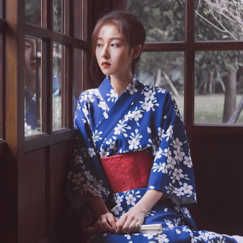 Women's Japanese Traditional Kimono Floral Prints Classic Yukata Bathrobe Retro Long Dress Cosplay Costume Photography Wear
Women's Japanese Traditional Kimono Floral Prints Classic Yukata Bathrobe Retro Long Dress Cosplay Costume Photography Wear