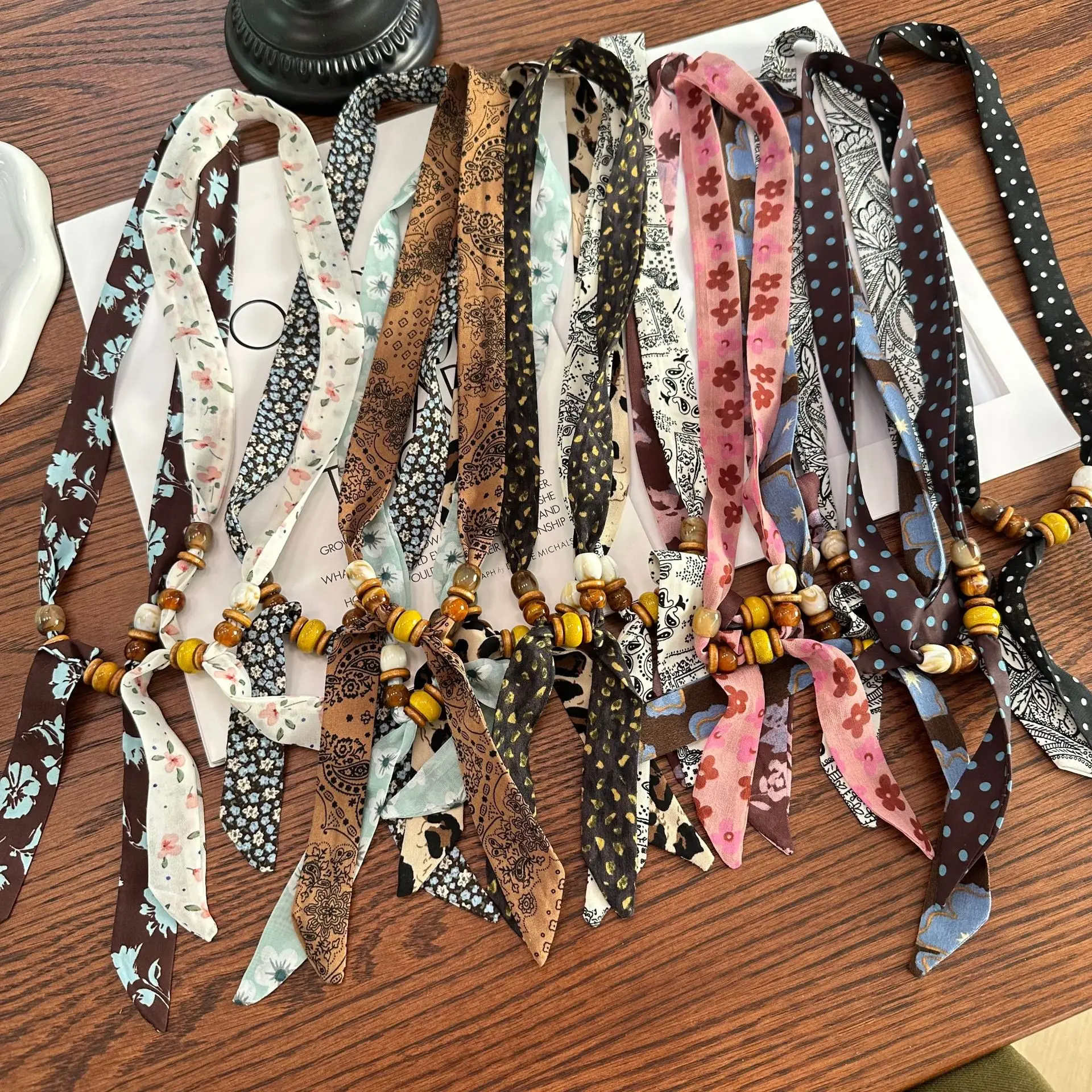 Boutique Retro Cashew Flower Lazy Bead Scarf for Women with Design Flair, Unisex, Versatile, and Stylish
Boutique Retro Cashew Flower Lazy Bead Scarf for Women with Design Flair, Unisex, Versatile, and Stylish