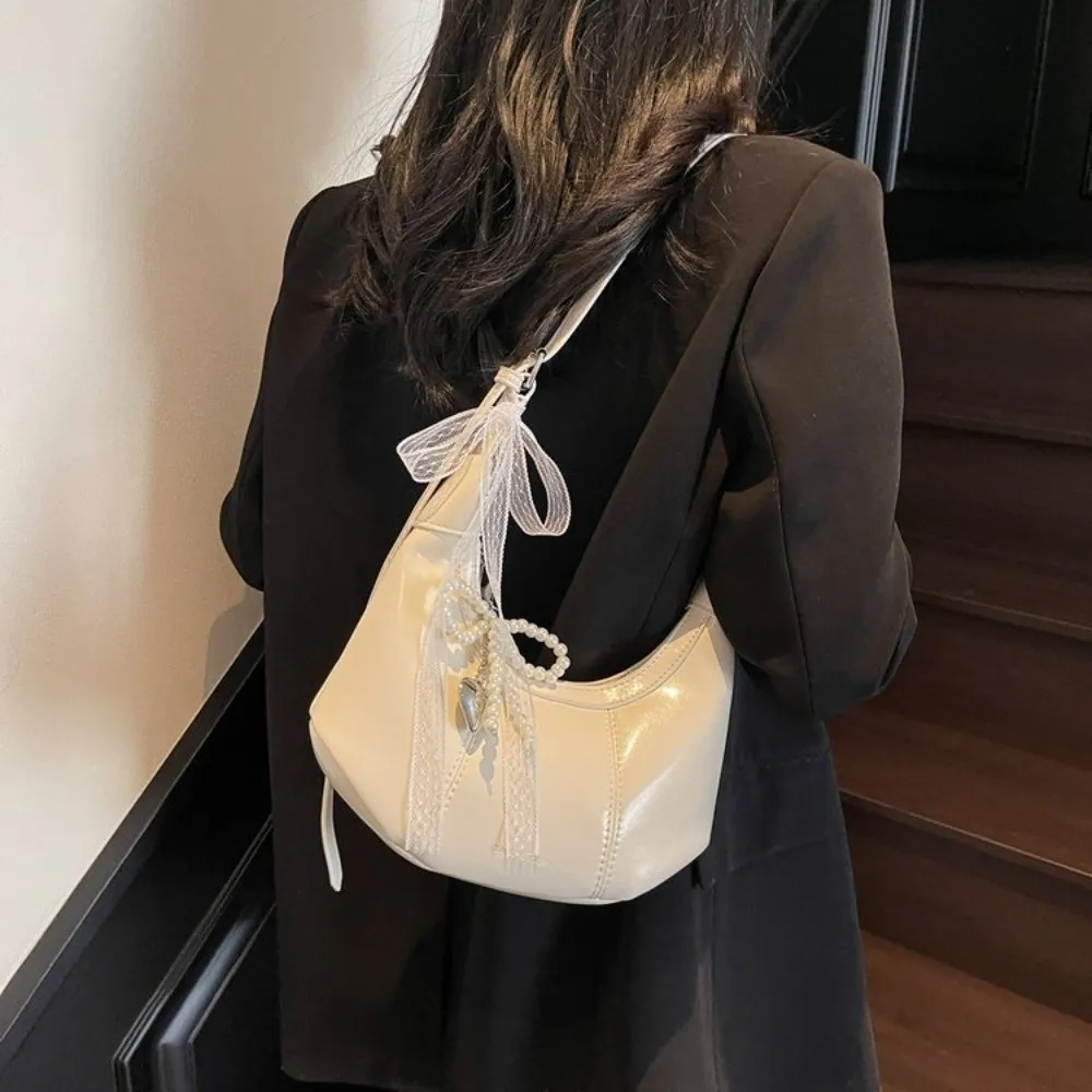 PU Leather Korean PU Crossbody Bag with Pendant Bow Love Heart Korean Underarm Bag Large Capacity Dumpling Bag
PU Leather Korean PU Crossbody Bag with Pendant Bow Love Heart Korean Underarm Bag Large Capacity Dumpling Bag
