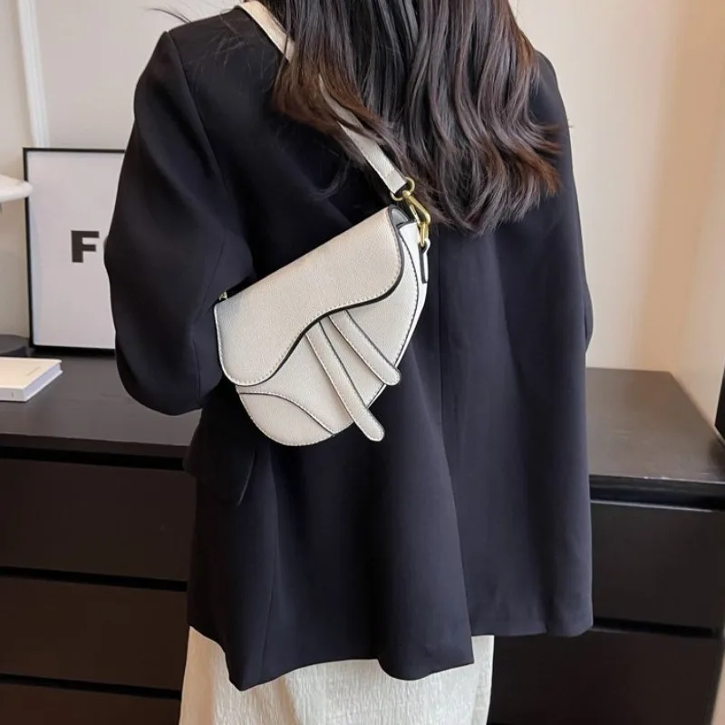 Versatile Trendy Crossbody Bag With European American Flair, High-End Craftsmanship For Casual Summer Use And Style
Versatile Trendy Crossbody Bag With European American Flair, High-End Craftsmanship For Casual Summer Use And Style