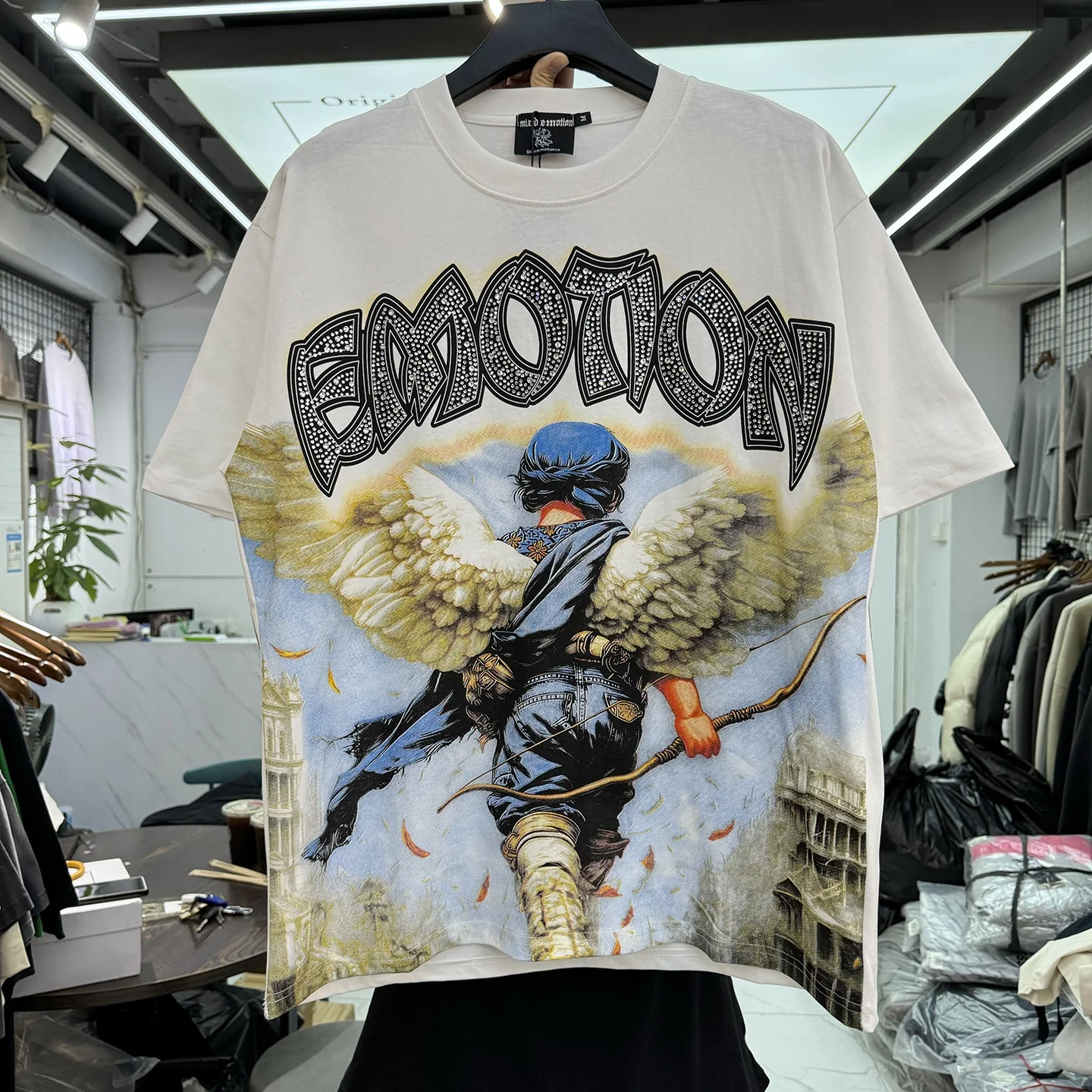 Fashionable Oversize Short Sleeve T-Shirt with Angel Letter Print And Rhinestones for Men And Women Casual American Style Top
Fashionable Oversize Short Sleeve T-Shirt with Angel Letter Print And Rhinestones for Men And Women Casual American Style Top