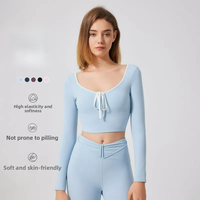 Wear a long-sleeved, quick-drying fitness T-shirt with chest pads and a two-tone mesh fabric for women
Wear a long-sleeved, quick-drying fitness T-shirt with chest pads and a two-tone mesh fabric for women