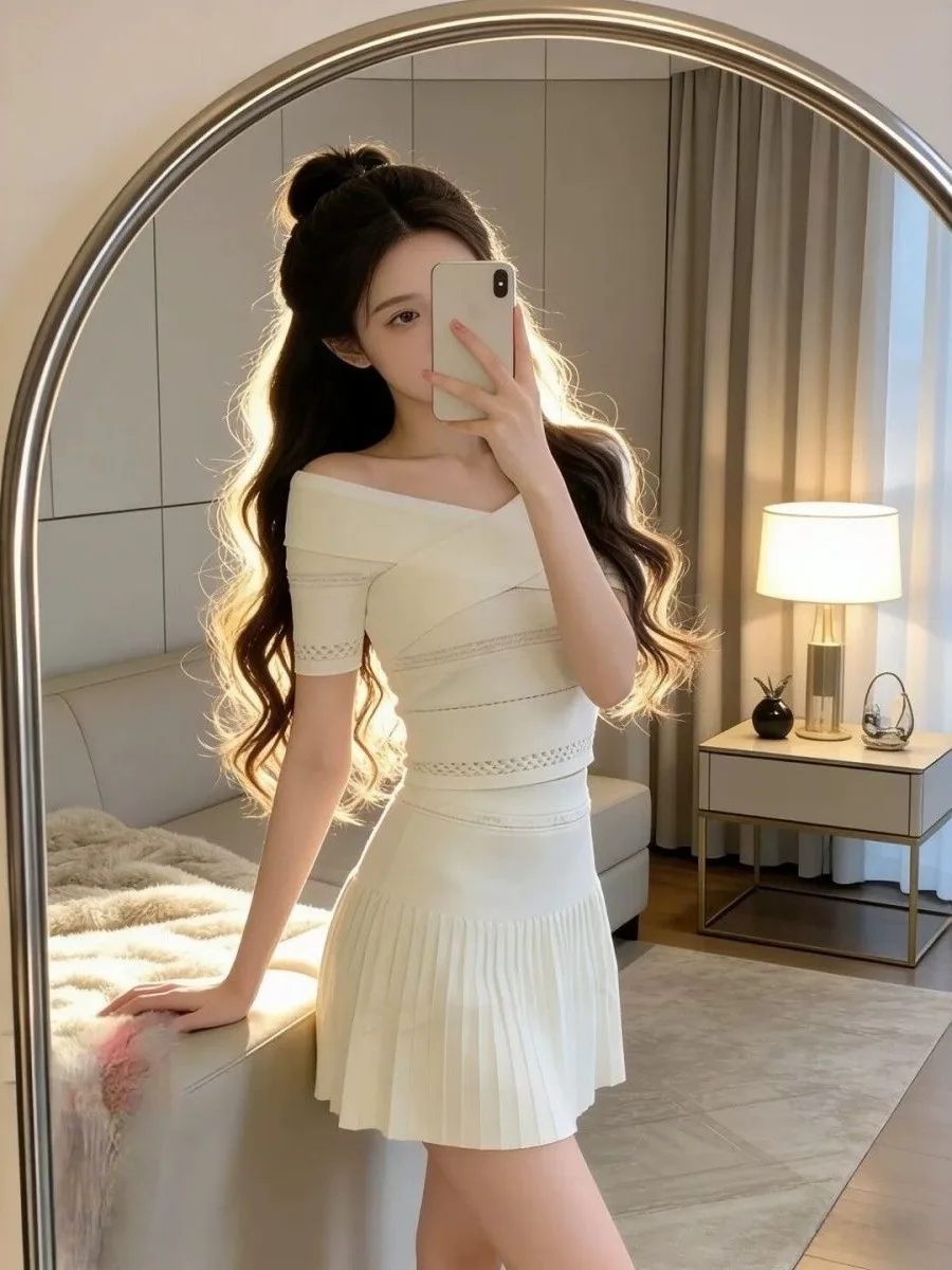 Elegant Knitted One-Shoulder Pleated Skirt Set Women's Short Sexy Two-Piece Summer Fashion High Waist Breathable Nylon Fabric
Elegant Knitted One-Shoulder Pleated Skirt Set Women's Short Sexy Two-Piece Summer Fashion High Waist Breathable Nylon Fabric