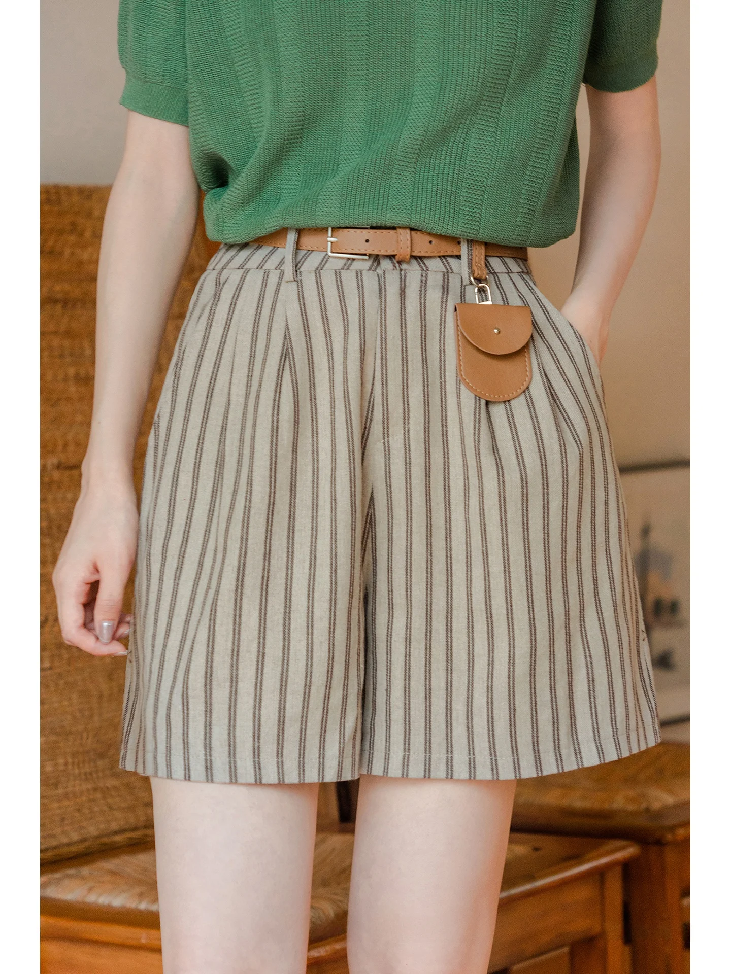 Повседневные брюки-кюлоты из хлопка и льна в полоску для женщин, лето 2025, новые свободные брюки-кюлоты с высокой талией, прямые брюки-кюлоты для носки на улице
Повседневные брюки-кюлоты из хлопка и льна в полоску для женщин, лето 2025, новые свободные брюки-кюлоты с высокой талией, прямые брюки-кюлоты для носки на улице