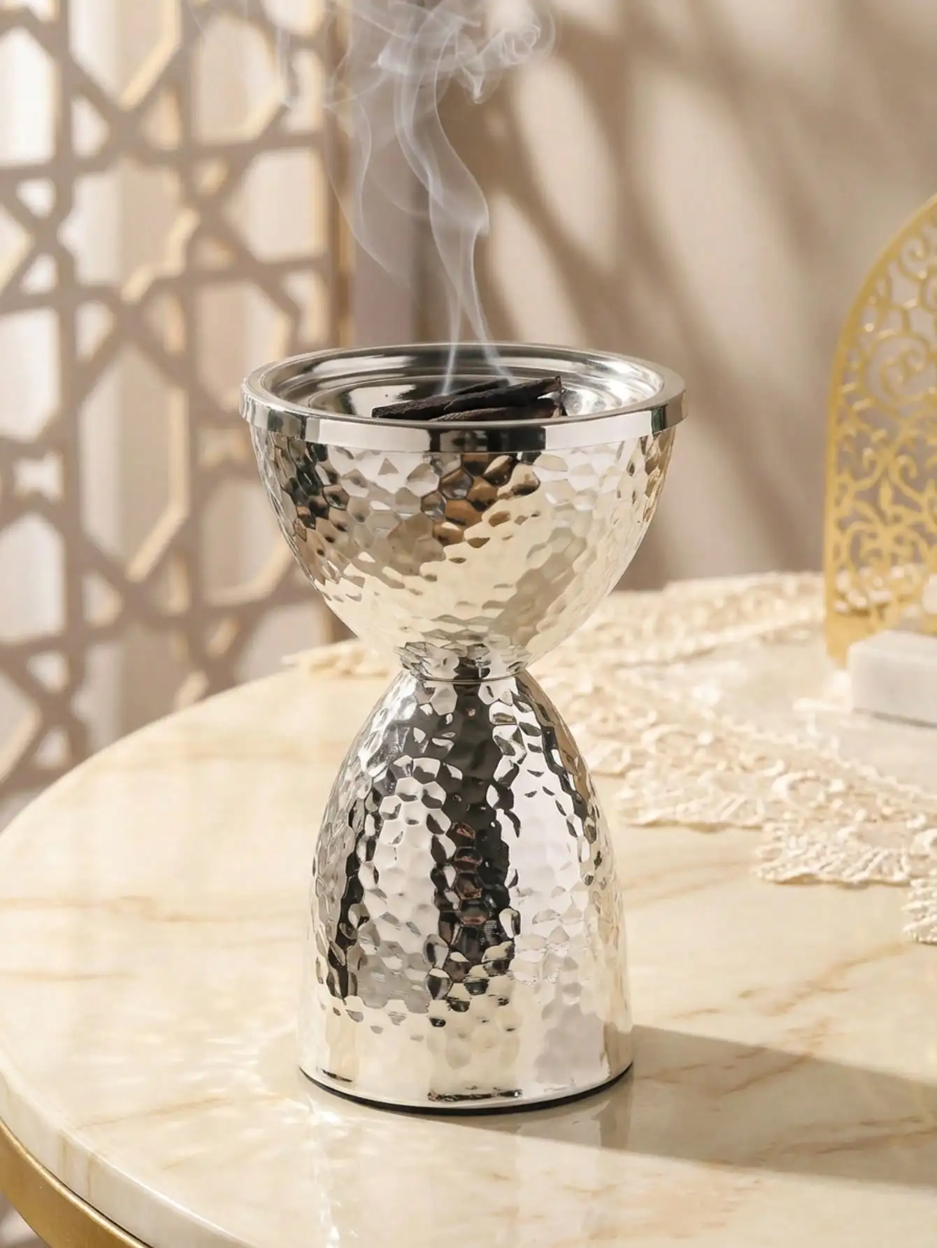 1pc/Set Minimalist Iron Aroma Diffuser, Home Fragrance, Home Decor. Aroma Diffuser, Home Living, Suitable For Home Decor, Bedroom, Living Room (As A Central Decor), Office, Yoga Studio And Parties, Creating An Elegant Ambiance.
1pc/Set Minimalist Iron Aroma Diffuser, Home Fragrance, Home Decor. Aroma Diffuser, Home Living, Suitable For Home Decor, Bedroom, Living Room (As A Central Decor), Office, Yoga Studio And Parties, Creating An Elegant Ambiance.
