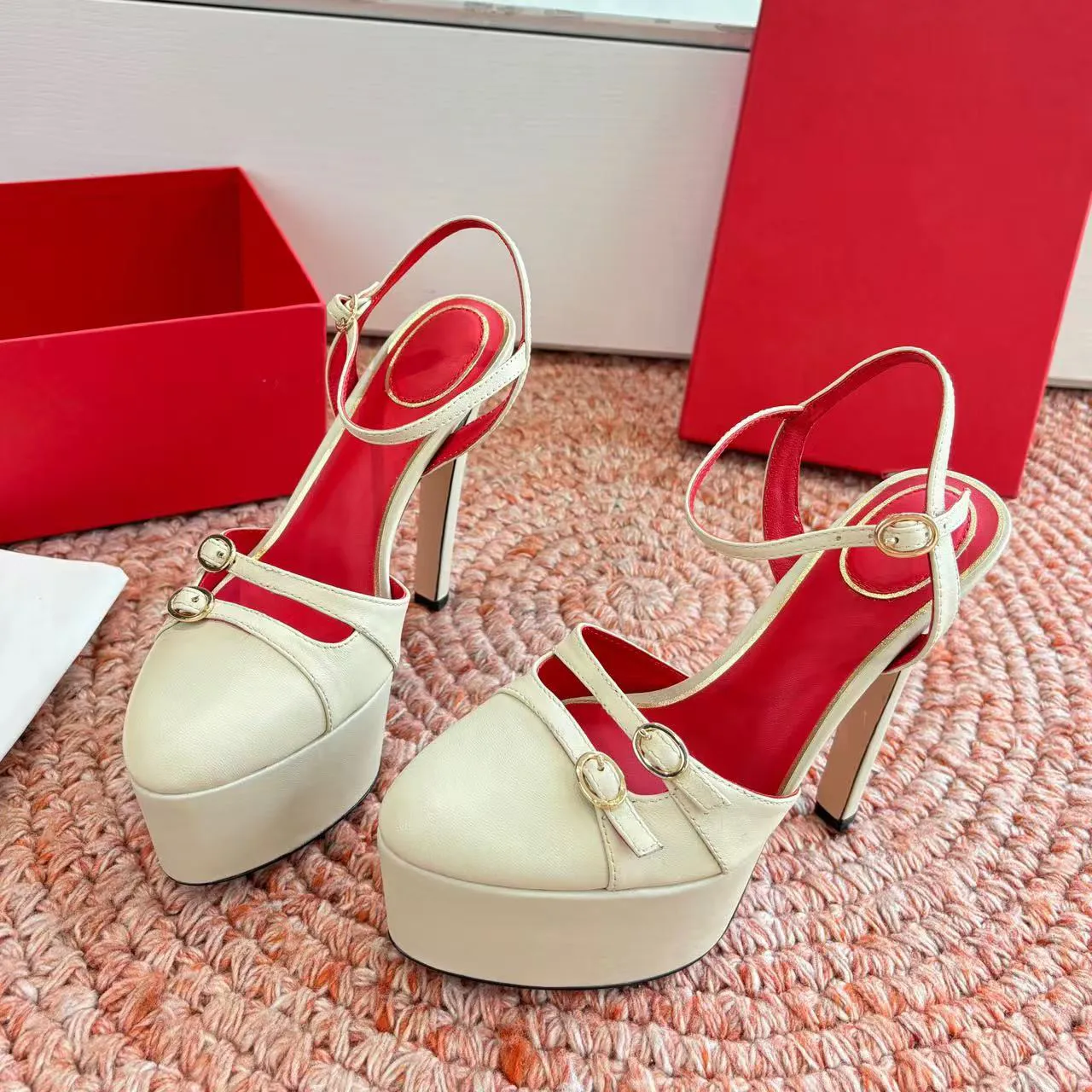 2026 European and American Women's Spring and Summer New Belt Buckle Decoration Coarse High Heels Thick Soled Toe Sandals
2026 European and American Women's Spring and Summer New Belt Buckle Decoration Coarse High Heels Thick Soled Toe Sandals