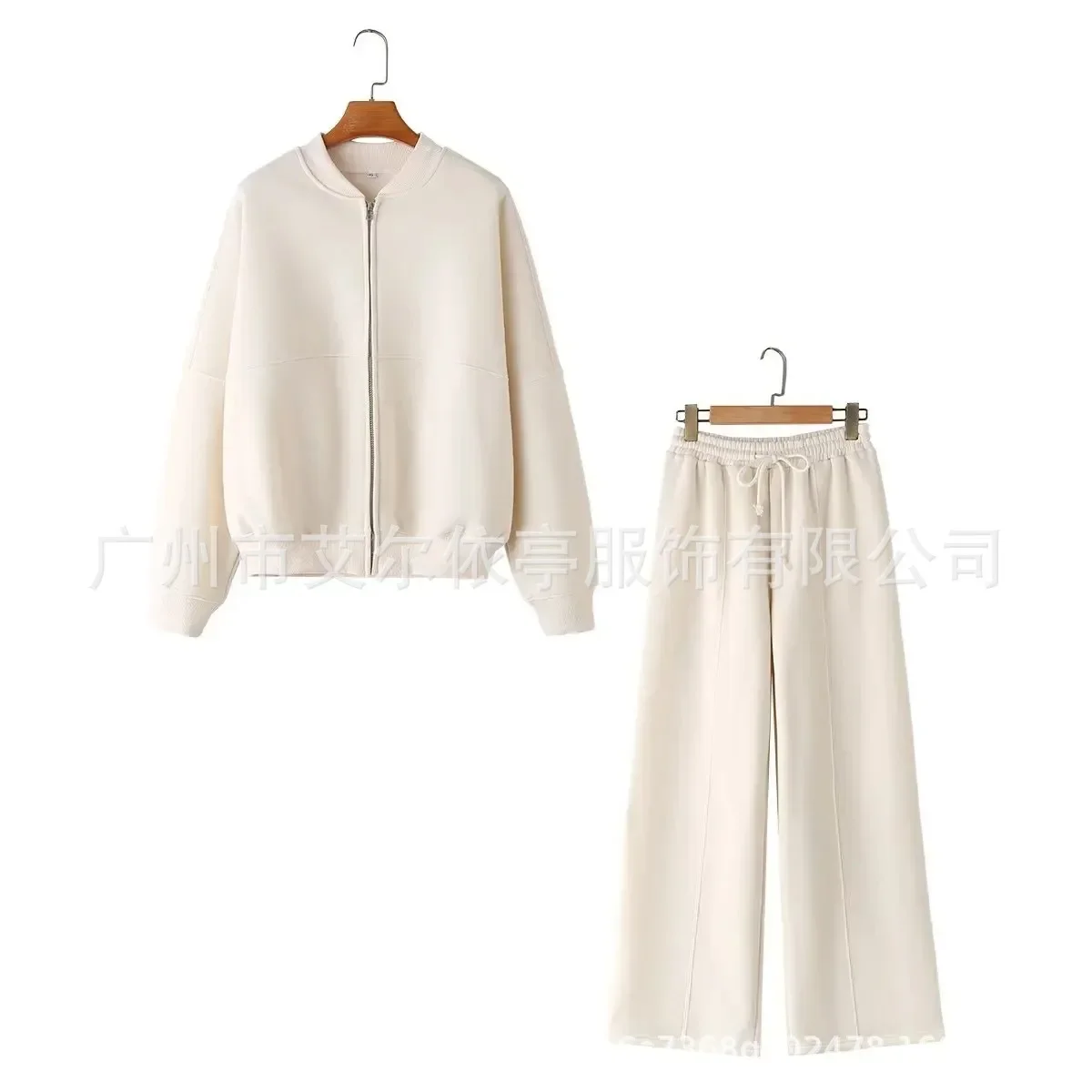2025 new velvet zipper sweater set women's sportswear spring and autumn loose pants long-sleeved transportation
2025 new velvet zipper sweater set women's sportswear spring and autumn loose pants long-sleeved transportation