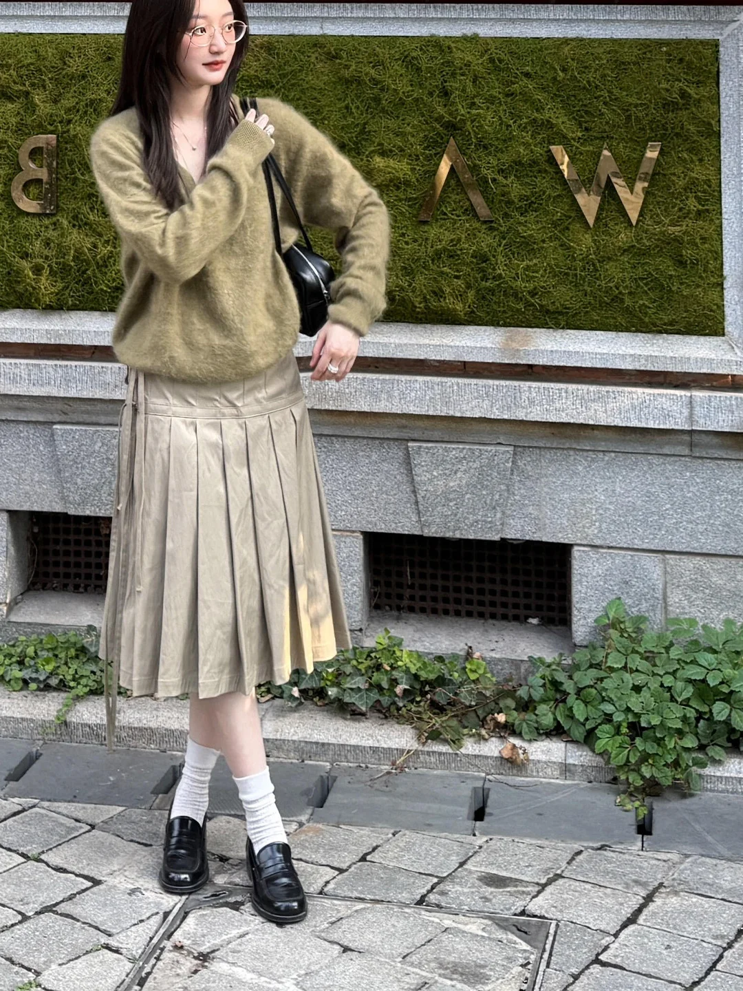 Retro Tie Design Pleated Half Skirt Women Casual Khaki Casual Mid-Length Pleated Skirt High Waist Loose Fit Summer New
Retro Tie Design Pleated Half Skirt Women Casual Khaki Casual Mid-Length Pleated Skirt High Waist Loose Fit Summer New