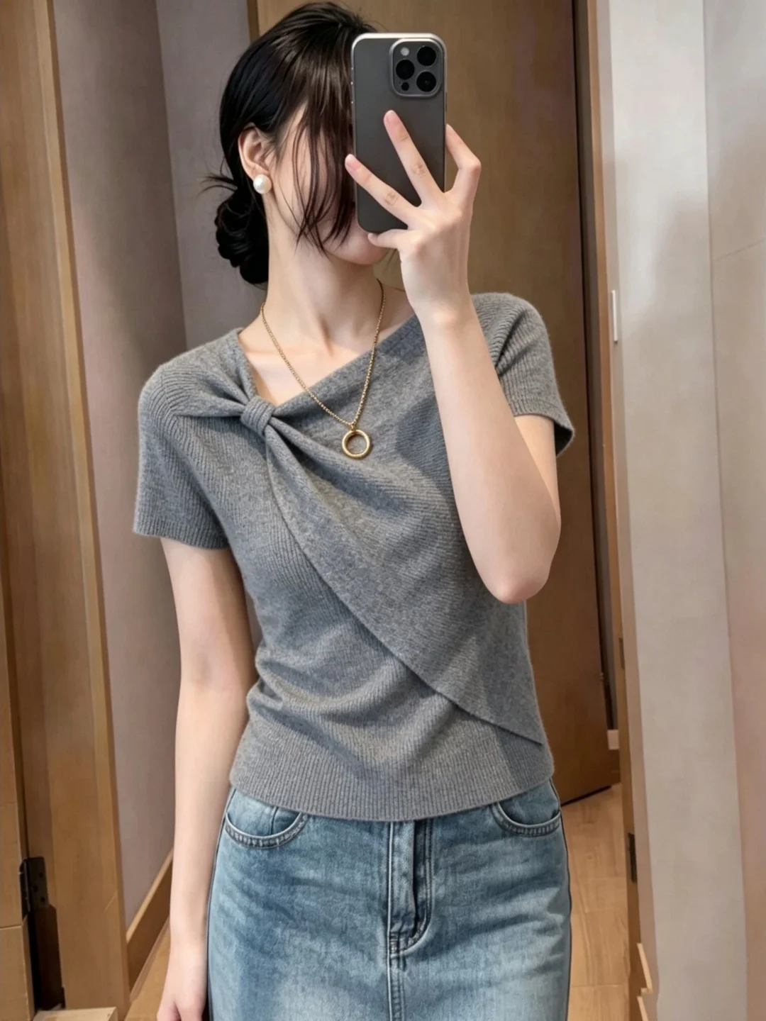 Gray Knitted Short Sleeve T-Shirt Women's Summer Unique Shirt Unique Design Gentle Style Slim Fit Button up Knit Top
Gray Knitted Short Sleeve T-Shirt Women's Summer Unique Shirt Unique Design Gentle Style Slim Fit Button up Knit Top