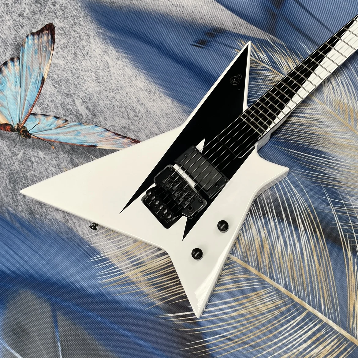6-string white electric guitar with closed tuners and built-in stable circuit layout guitars, metal rock performance guitarra
6-string white electric guitar with closed tuners and built-in stable circuit layout guitars, metal rock performance guitarra