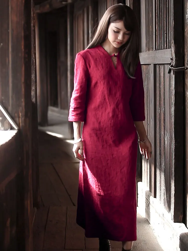 Красное китайское свадебное платье-ципао из хлопково-льняной смеси, длинное, простое, теплое, с рукавом 3/4, для невесты
Красное китайское свадебное платье-ципао из хлопково-льняной смеси, длинное, простое, теплое, с рукавом 3/4, для невесты