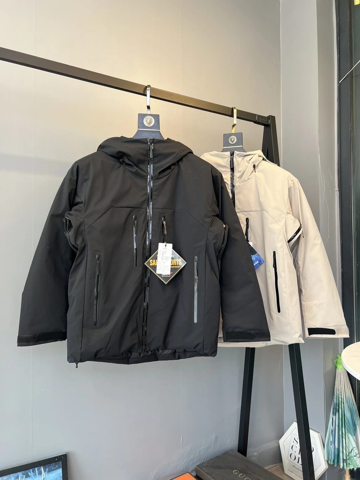 Мужская зимняя уличная куртка с капюшоном из утепленного хлопка, ветрозащитная, водонепроницаемая, сохраняющая тепло, модная городская одежда
Мужская зимняя уличная куртка с капюшоном из утепленного хлопка, ветрозащитная, водонепроницаемая, сохраняющая тепло, модная городская одежда