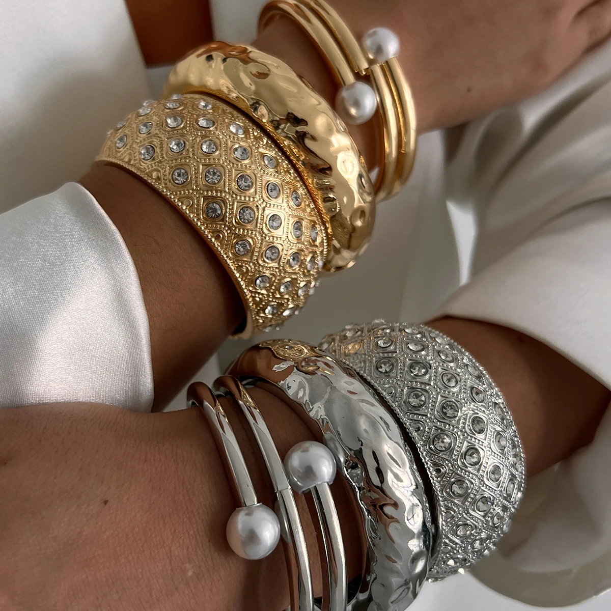 PuRui Luxury Dazzling Rhinestone Imitation Pearl Big Cuff Bangles for Women Vintage Geometric Round Wide Spring Bangle Bracelet
PuRui Luxury Dazzling Rhinestone Imitation Pearl Big Cuff Bangles for Women Vintage Geometric Round Wide Spring Bangle Bracelet