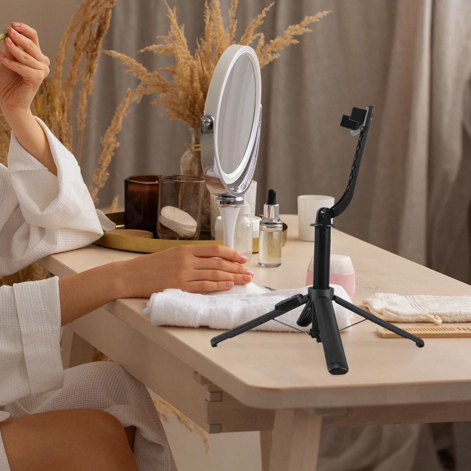 Quadripod Selfie Stick Multi-Functional Extendable Phone Holder for Live Streaming Video Recording Portable Aluminum Alloy
Quadripod Selfie Stick Multi-Functional Extendable Phone Holder for Live Streaming Video Recording Portable Aluminum Alloy