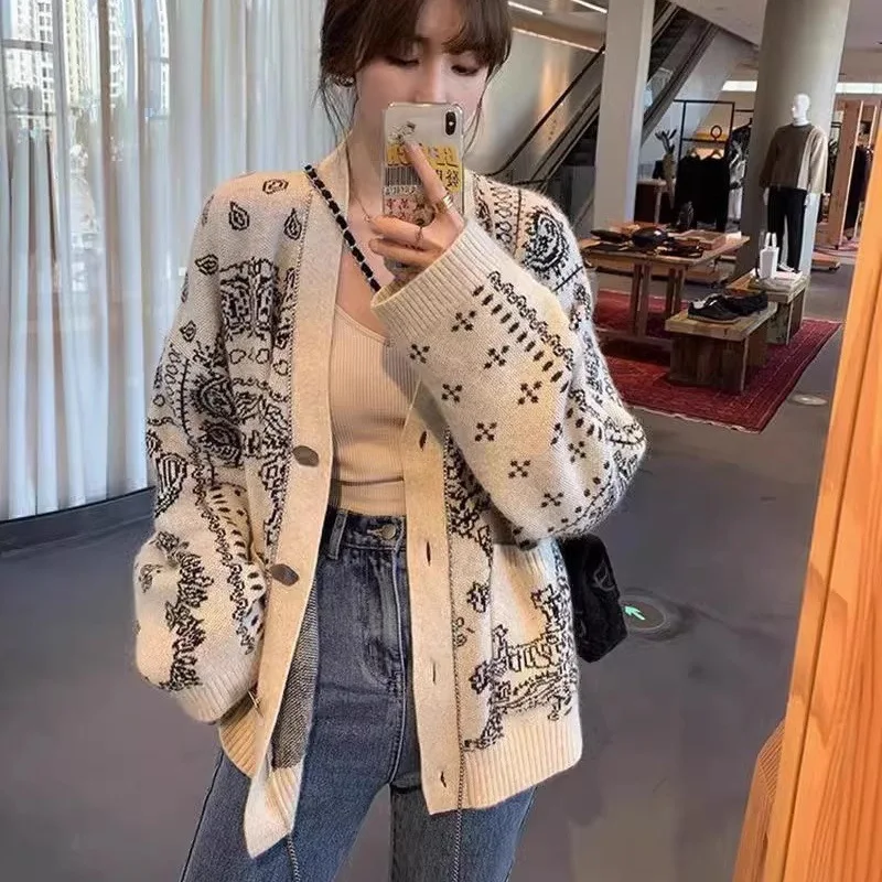 Lazy Style Casual Loose Sweater Jacket for Women, Retro High-end Feeling, Soft and Sticky Autumn and Winter New Knitted Cardigan
Lazy Style Casual Loose Sweater Jacket for Women, Retro High-end Feeling, Soft and Sticky Autumn and Winter New Knitted Cardigan