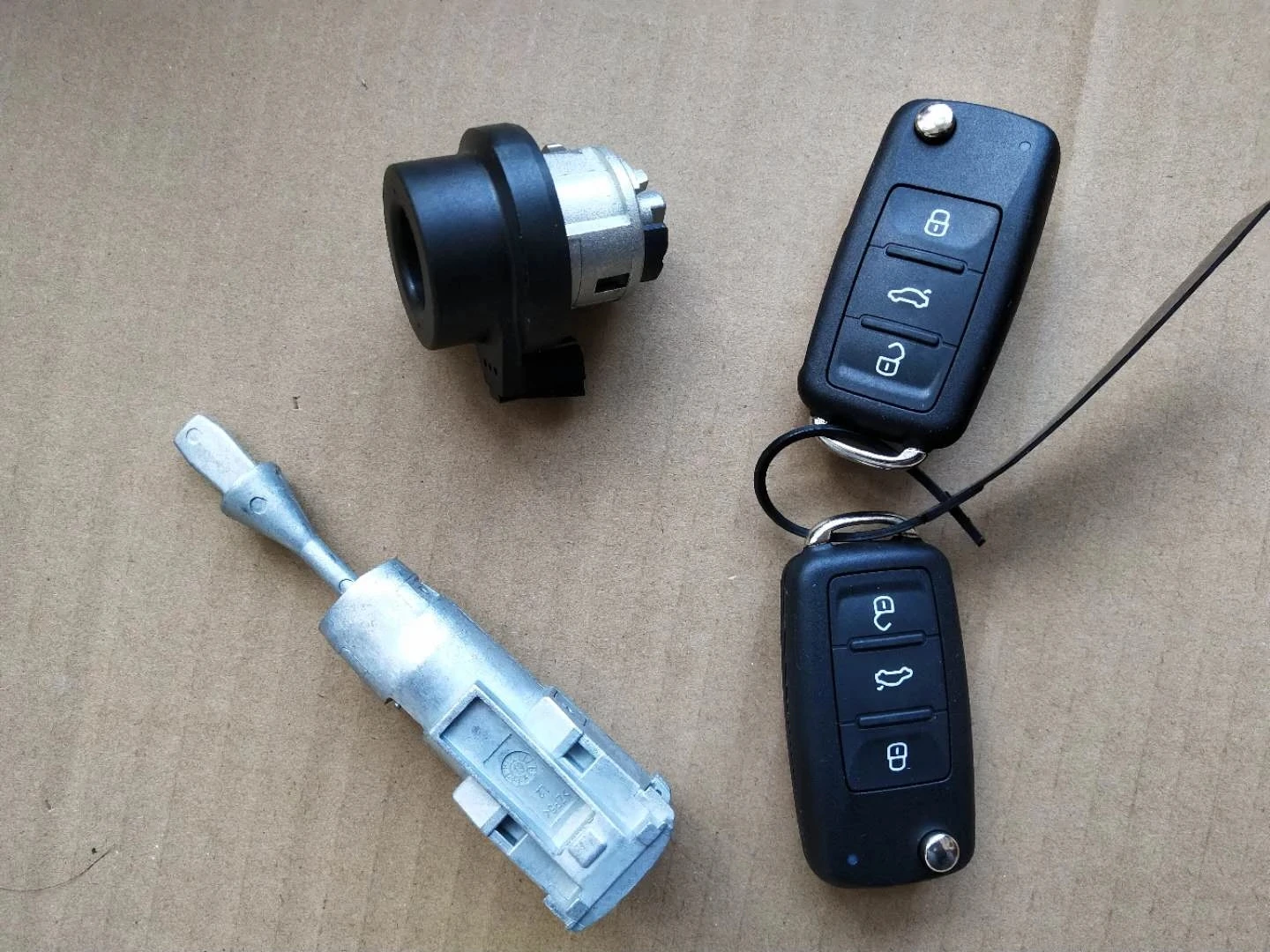 Full Lok For Volkswagen VW Sagitar Car Door Lock Replacement Ignition lock Central door lock Locksmiths Tool
Full Lok For Volkswagen VW Sagitar Car Door Lock Replacement Ignition lock Central door lock Locksmiths Tool