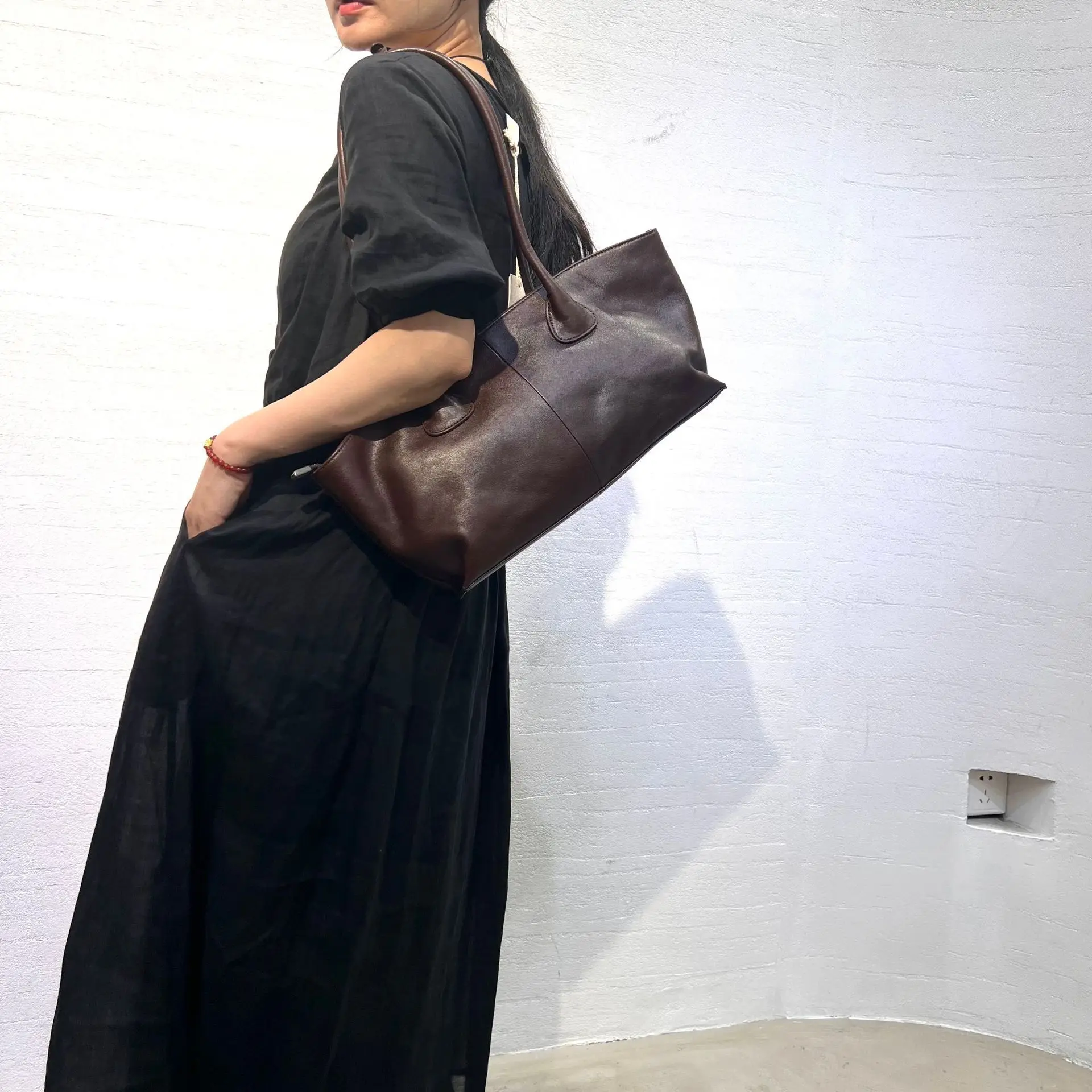 Genuine Leather Women's Bags Top Layer Vegetable-tanned Cowhide Handbags Shoulder Tote Designer Luxury Bag
Genuine Leather Women's Bags Top Layer Vegetable-tanned Cowhide Handbags Shoulder Tote Designer Luxury Bag