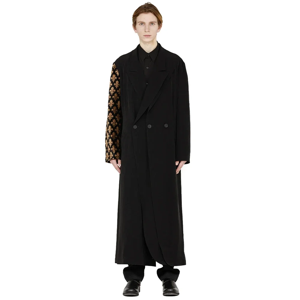 YOJI OOAK CONTRAST SLEEVE COAT Бархатная черная шелковая мужская ветровка с контрастными рукавами и принтом
YOJI OOAK CONTRAST SLEEVE COAT Бархатная черная шелковая мужская ветровка с контрастными рукавами и принтом
