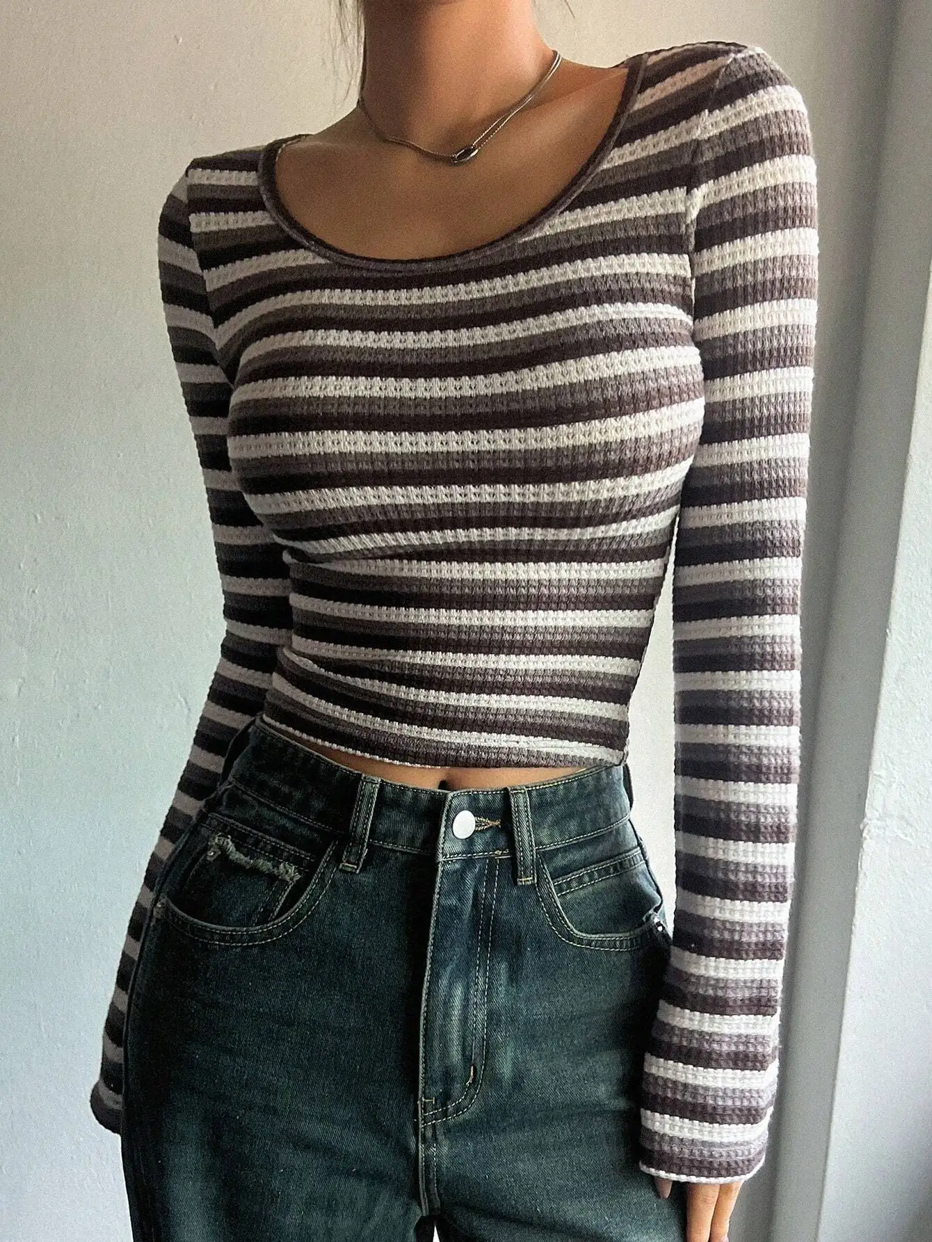 DAZY Женский полосатый укороченный топ с длинными рукавами, трикотаж в рубчик, круглый вырез, повседневная модная футболка
DAZY Женский полосатый укороченный топ с длинными рукавами, трикотаж в рубчик, круглый вырез, повседневная модная футболка