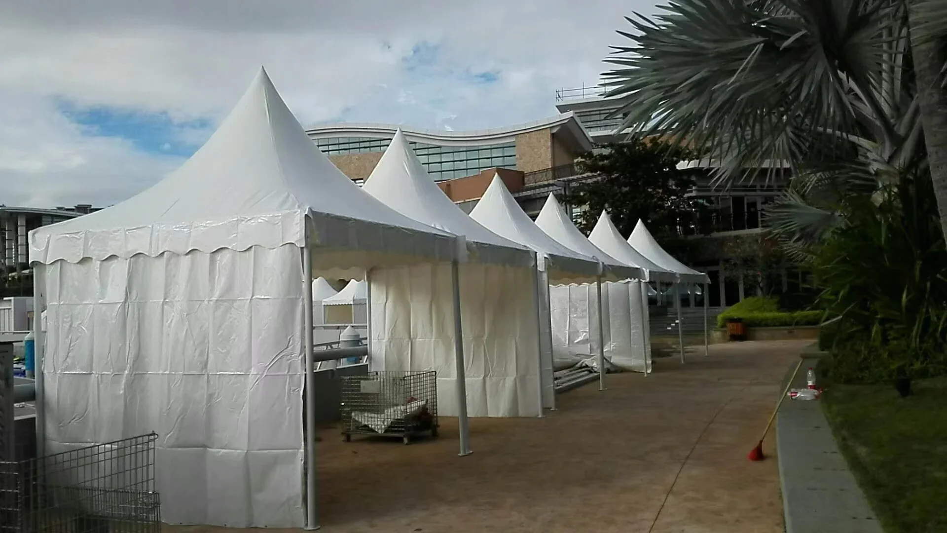 High Quality 6 X 6m Pagoda Outdoor Winter Party Tent Large Trade Show Tent Party Pagoda Tent
High Quality 6 X 6m Pagoda Outdoor Winter Party Tent Large Trade Show Tent Party Pagoda Tent