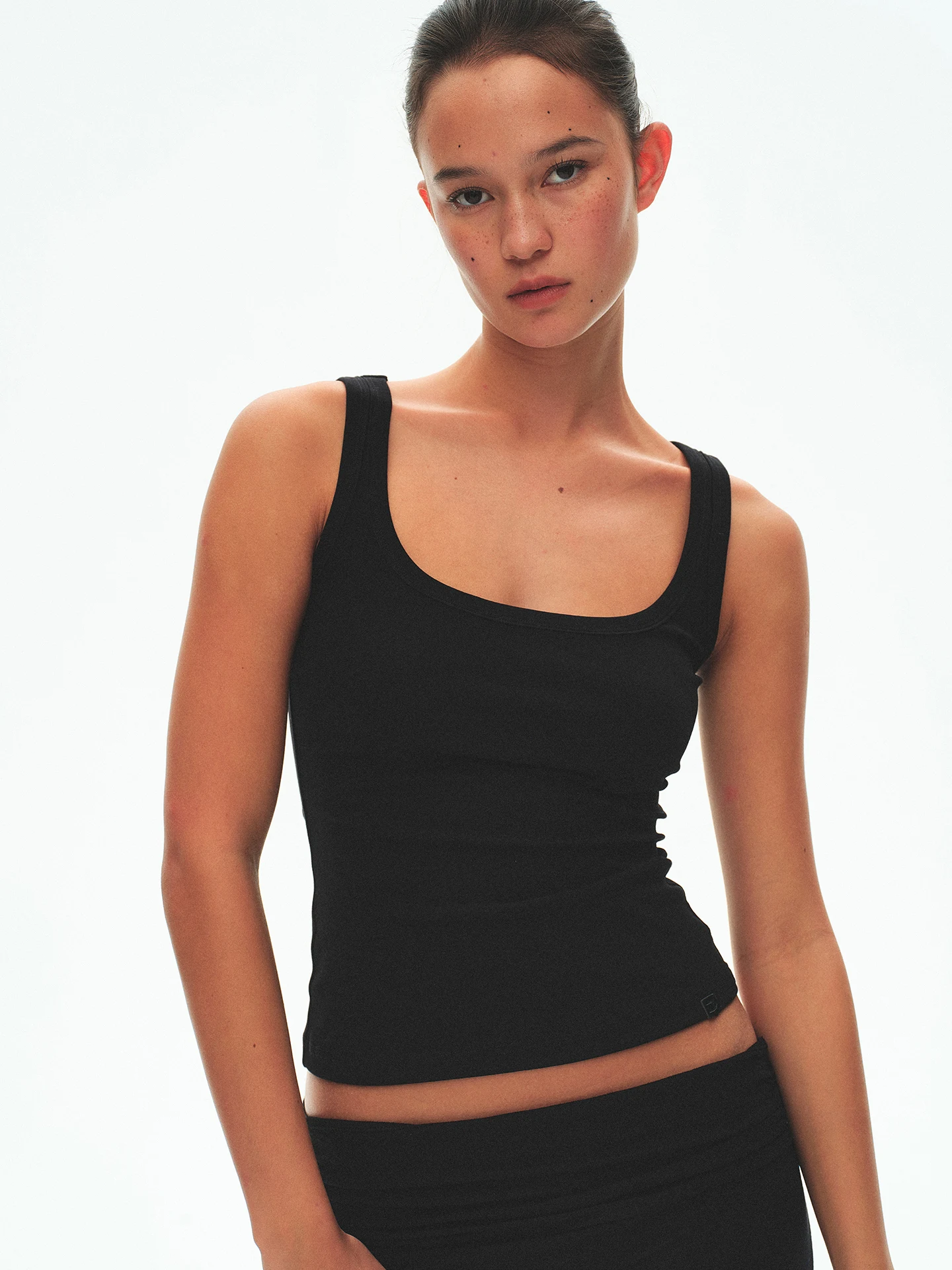Cloud Wild Women's Slim Fit Tank Top U-Neck Short Style Underwear with Chest Pad Strap Design Fashionable Base Layer Top
Cloud Wild Women's Slim Fit Tank Top U-Neck Short Style Underwear with Chest Pad Strap Design Fashionable Base Layer Top