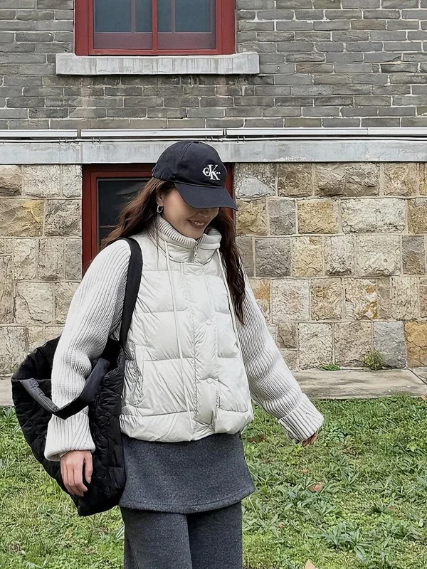 Ultra-Korean Style Knitted Spliced Lightweight Cotton Women's Winter New Sweater Sleeve Super Good Looking Outerwear
Ultra-Korean Style Knitted Spliced Lightweight Cotton Women's Winter New Sweater Sleeve Super Good Looking Outerwear