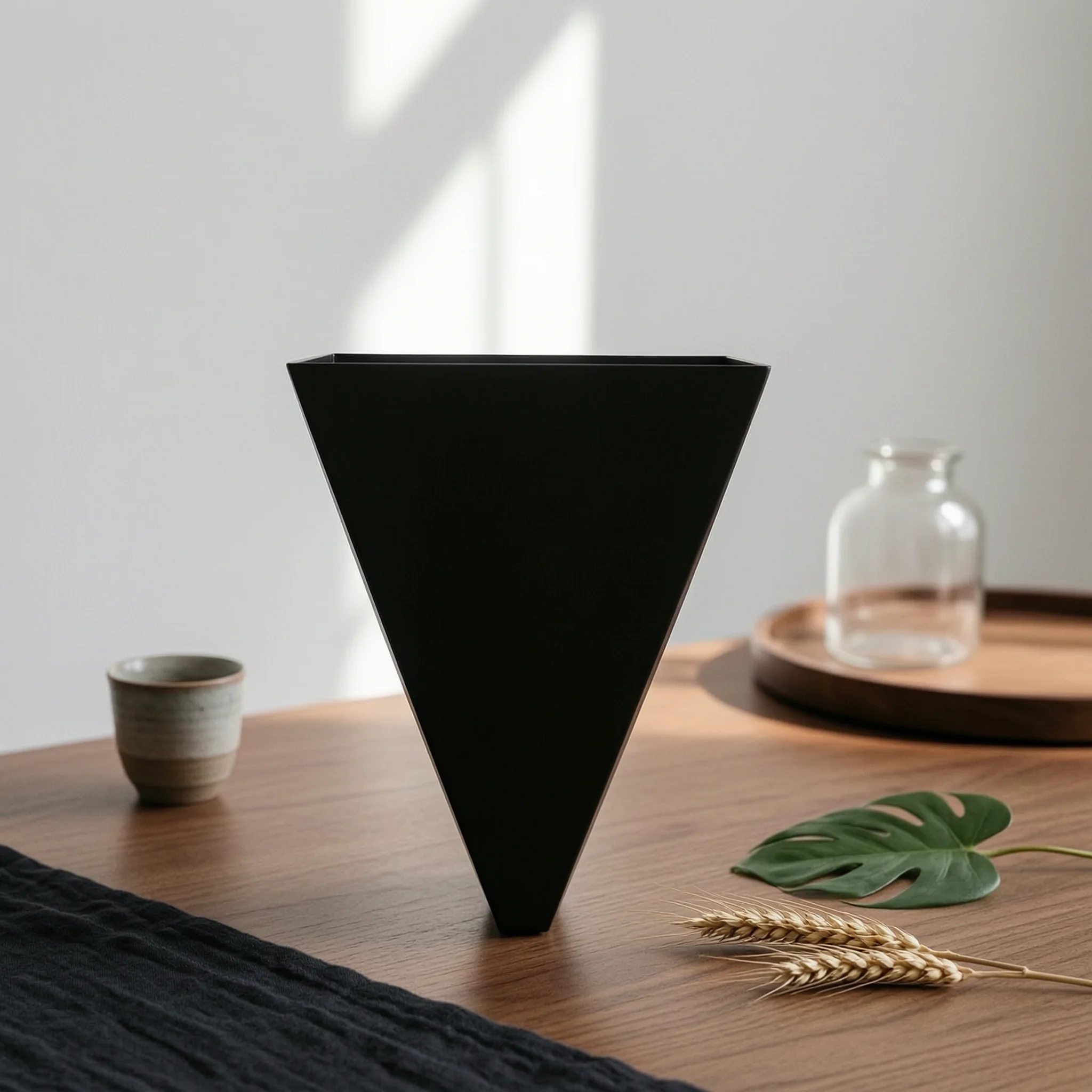 Triangular Iron Vase Square Base Geometric Metal Vase Home Decor Narrow Neck Design House Decoration Heavy Duty
Triangular Iron Vase Square Base Geometric Metal Vase Home Decor Narrow Neck Design House Decoration Heavy Duty
