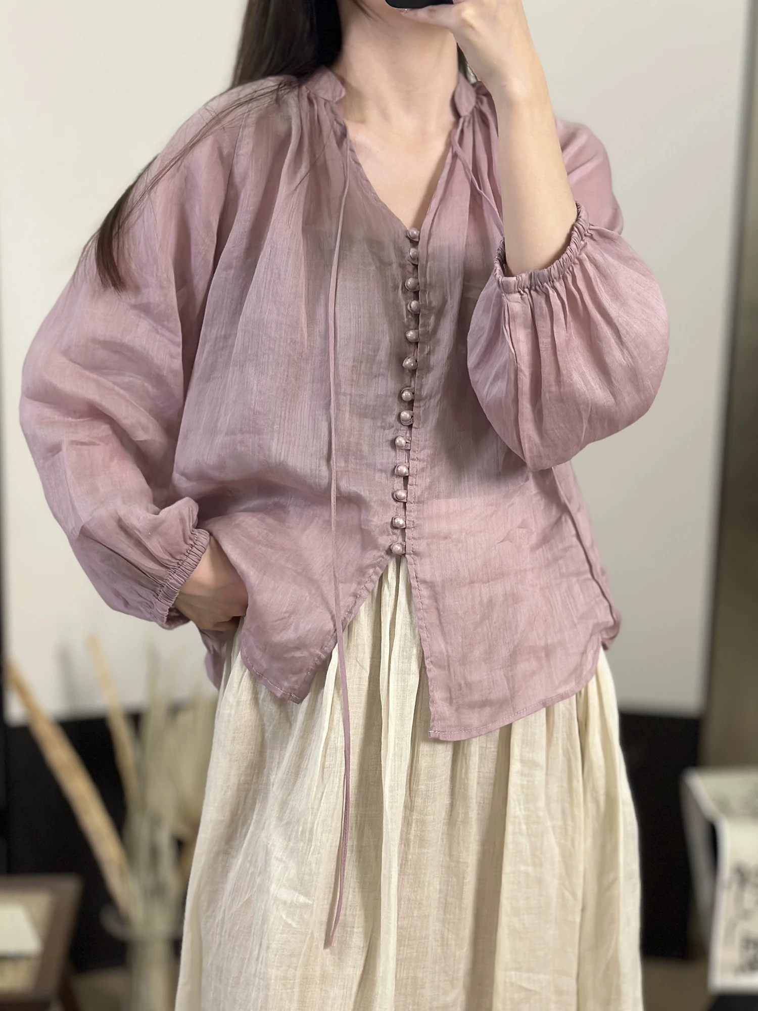Loose Women's irt Summer New Sle Single Button Belted Lantern Sve Elastic Waist Sun Protection Top V-ne Long Sve
Loose Women's irt Summer New Sle Single Button Belted Lantern Sve Elastic Waist Sun Protection Top V-ne Long Sve