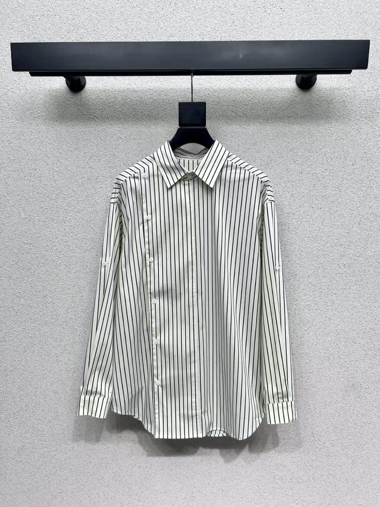 Высококачественная новая женская полосатая рубашка с лацканами и длинными рукавами, повседневный универсальный топ
Высококачественная новая женская полосатая рубашка с лацканами и длинными рукавами, повседневный универсальный топ