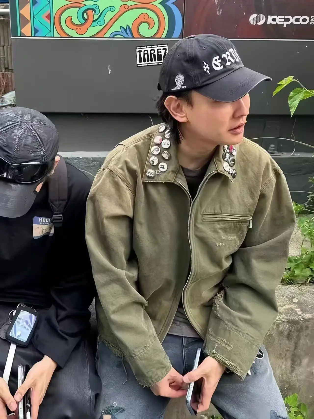 Distred Denim Jaet Vintage Sle Stand Collar Long Sve Youth Faion Autumn Wear Canvas Material Hole Design
Distred Denim Jaet Vintage Sle Stand Collar Long Sve Youth Faion Autumn Wear Canvas Material Hole Design