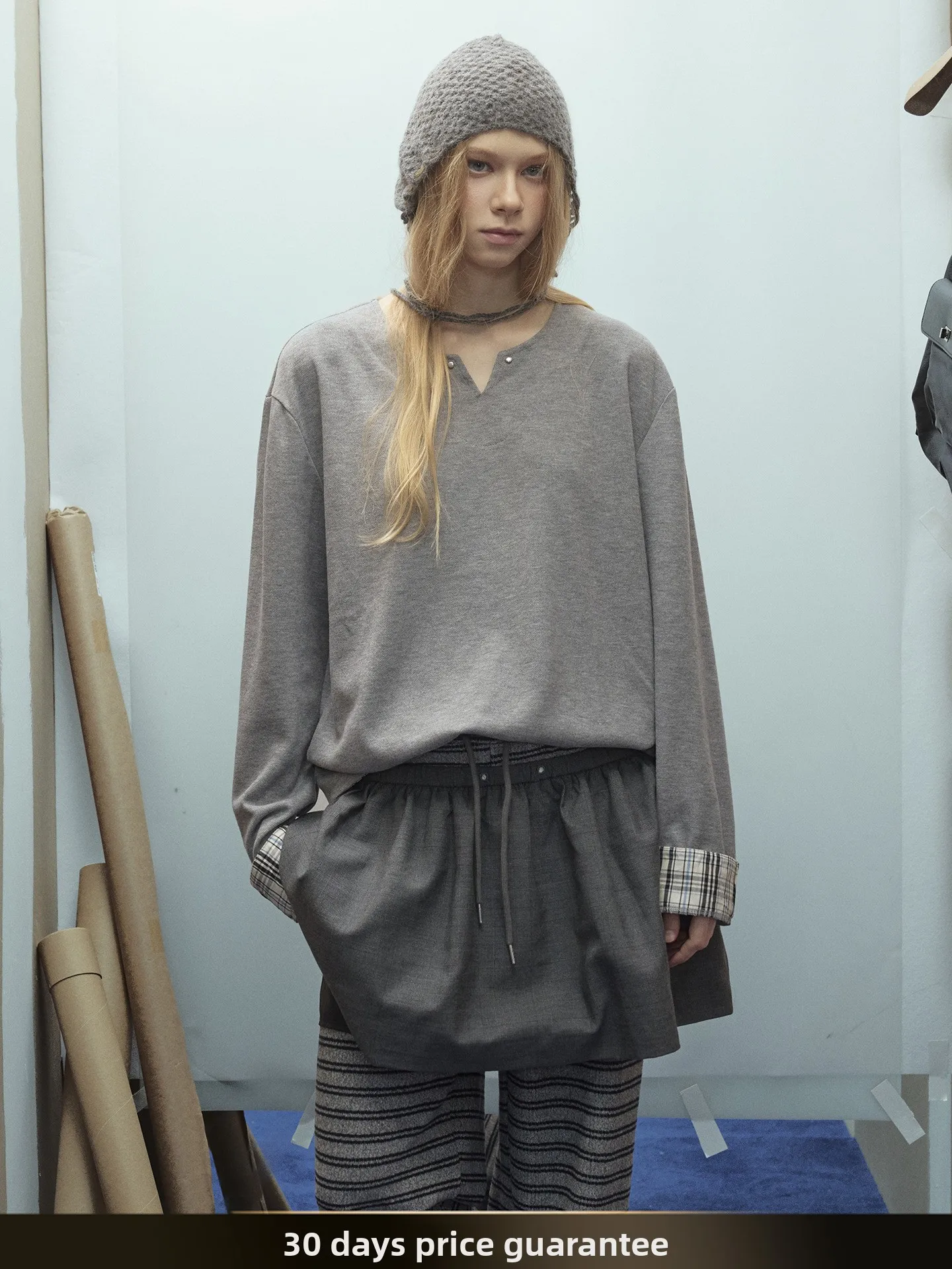 Американский ретро-свитшот с V-образным вырезом и пэчворком, осенний, повседневный, универсальный, свободного кроя, молодежный тренд, от китайского производителя
Американский ретро-свитшот с V-образным вырезом и пэчворком, осенний, повседневный, универсальный, свободного кроя, молодежный тренд, от китайского производителя