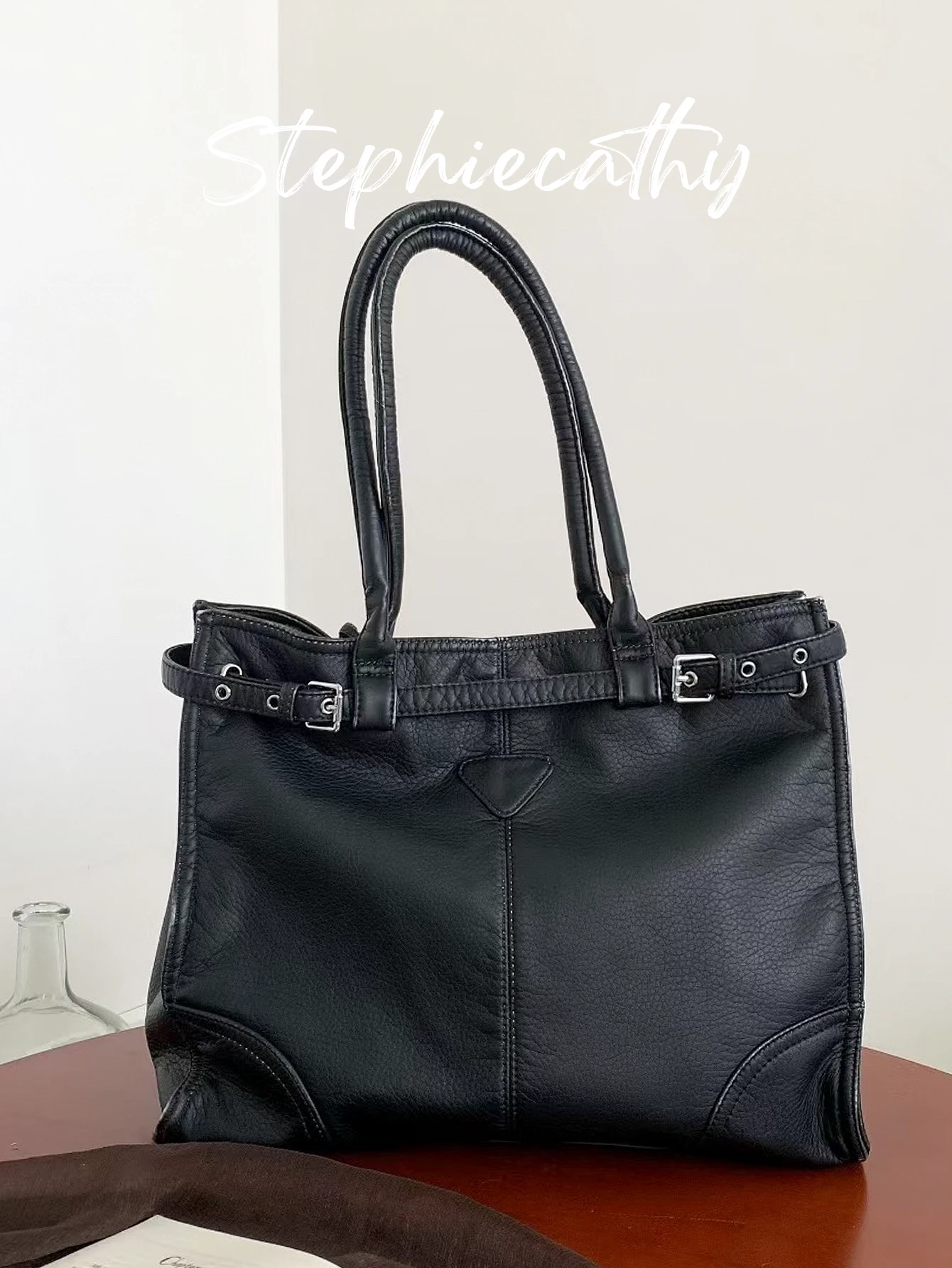 SC Brand Fashion Women Classic Elegant PU Vegan Leather Handbag Zip Closure Top-handles Shoulder Tote Large Cross Body Bag Daily
SC Brand Fashion Women Classic Elegant PU Vegan Leather Handbag Zip Closure Top-handles Shoulder Tote Large Cross Body Bag Daily