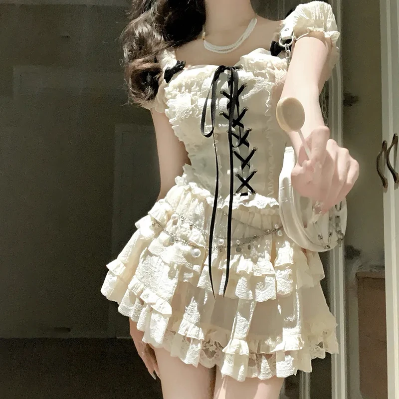 Японский комплект Kawaii Lolita из 2 предметов, женский элегантный милый топ на шнуровке, женский Y2K принцесса, винтажный милый мини-юбка, костюм, новинка лета
Японский комплект Kawaii Lolita из 2 предметов, женский элегантный милый топ на шнуровке, женский Y2K принцесса, винтажный милый мини-юбка, костюм, новинка лета