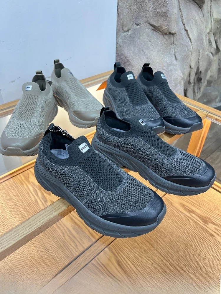 Lightweight Men's Slip-On Shoes Anti-Slip Comfortable Wearing Experience Casual Fashion Sports Breathable Flat Heel Rubber Sole
Lightweight Men's Slip-On Shoes Anti-Slip Comfortable Wearing Experience Casual Fashion Sports Breathable Flat Heel Rubber Sole