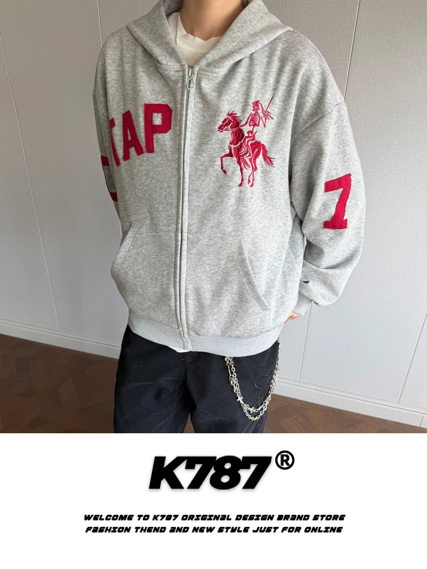 Куртка-худи K787 в американском ретро-стиле с вышивкой, свободная повседневная модная брендовая весенняя куртка на молнии для пар, мужская и женская толстовка
Куртка-худи K787 в американском ретро-стиле с вышивкой, свободная повседневная модная брендовая весенняя куртка на молнии для пар, мужская и женская толстовка