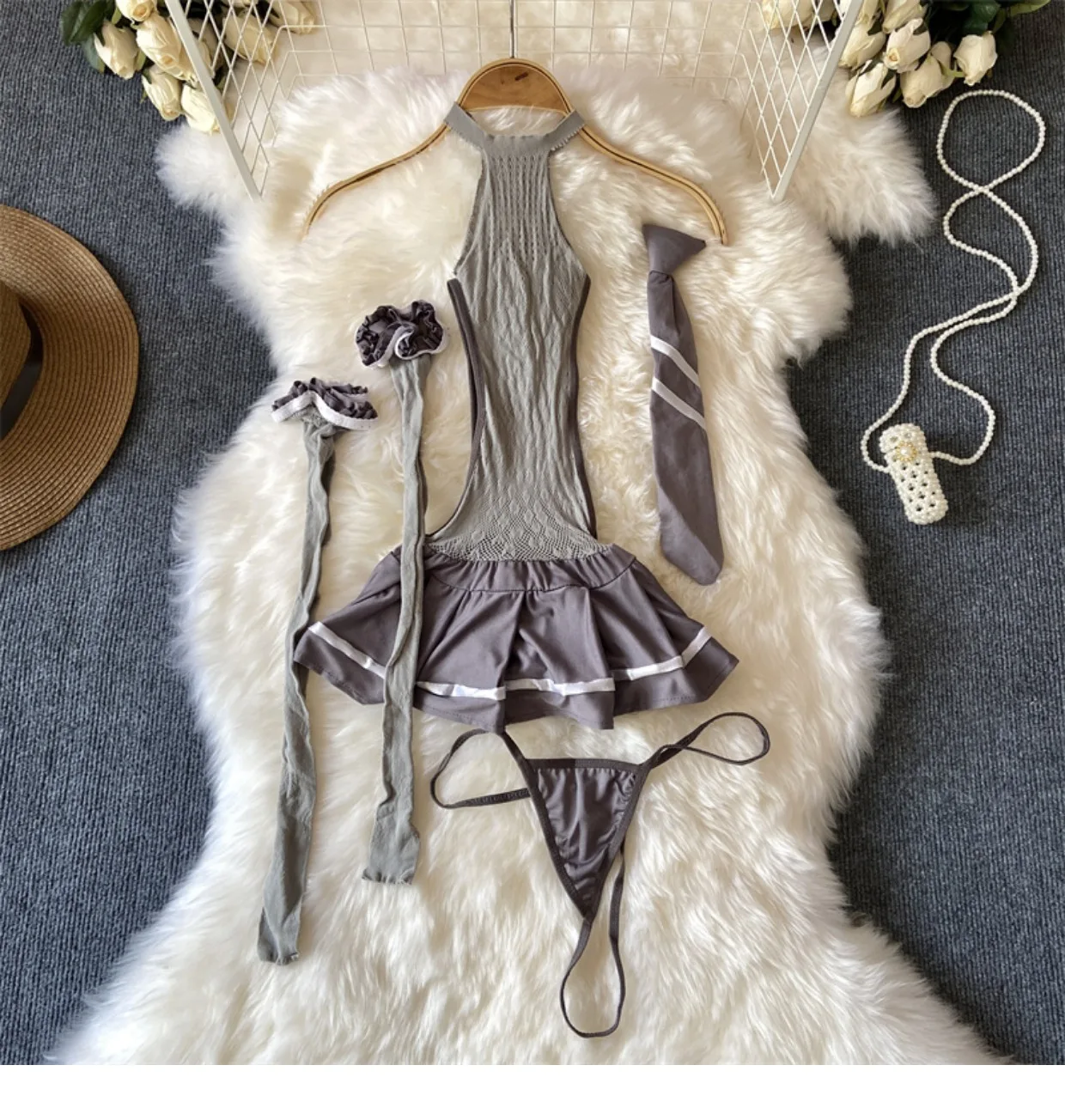 Сексуальное полое сетчатое платье для косплея, облегающая униформа с лямкой на шее, нижнее белье без рукавов JK, мини-юбка с галстуком, чулки, нижнее белье, комплект из четырех предметов
Сексуальное полое сетчатое платье для косплея, облегающая униформа с лямкой на шее, нижнее белье без рукавов JK, мини-юбка с галстуком, чулки, нижнее белье, комплект из четырех предметов