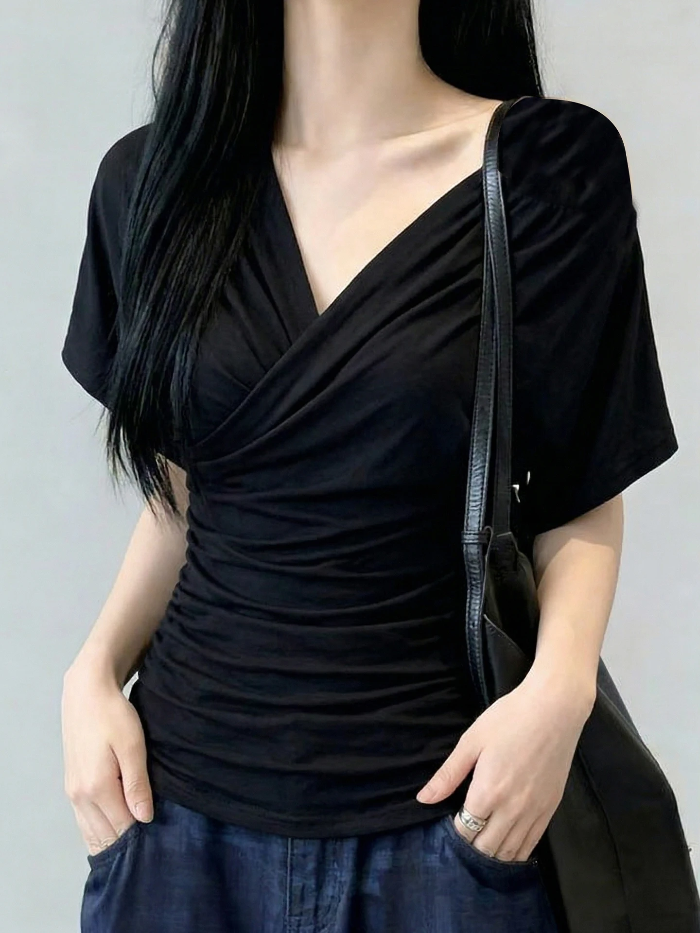 Slim Fit V-Neck Short Sleeve T-Shirt Pure Color Design Sensation Summer Fashionable Top Korean Style Commute Wind Women's T-S...
Slim Fit V-Neck Short Sleeve T-Shirt Pure Color Design Sensation Summer Fashionable Top Korean Style Commute Wind Women's T-S...