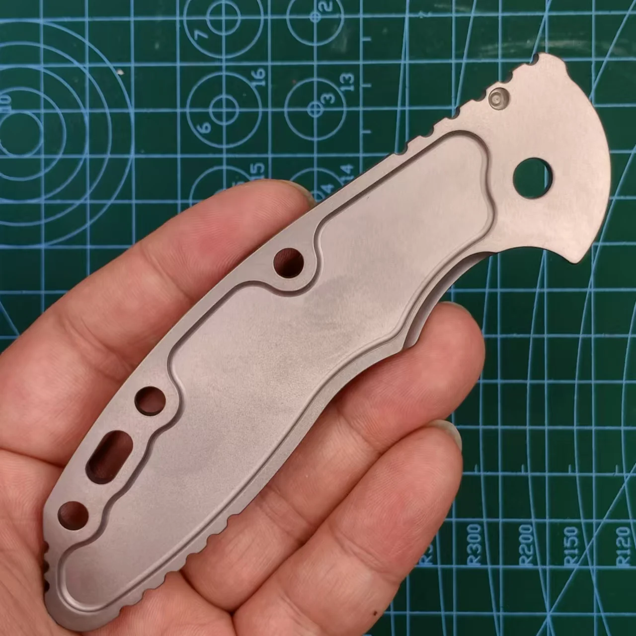 Цельные весы TC21 из титанового сплава с ручкой для ножей Rick Hinderer XM18 3,5 дюйма
Цельные весы TC21 из титанового сплава с ручкой для ножей Rick Hinderer XM18 3,5 дюйма