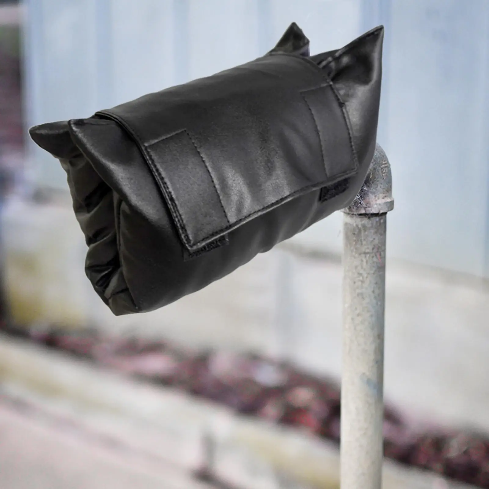 Winter Waterproof Outdoor Faucet Cover Outside Garden Faucet Freeze Protection Sock Reusable Tap Protector Easy Dismantling
Winter Waterproof Outdoor Faucet Cover Outside Garden Faucet Freeze Protection Sock Reusable Tap Protector Easy Dismantling