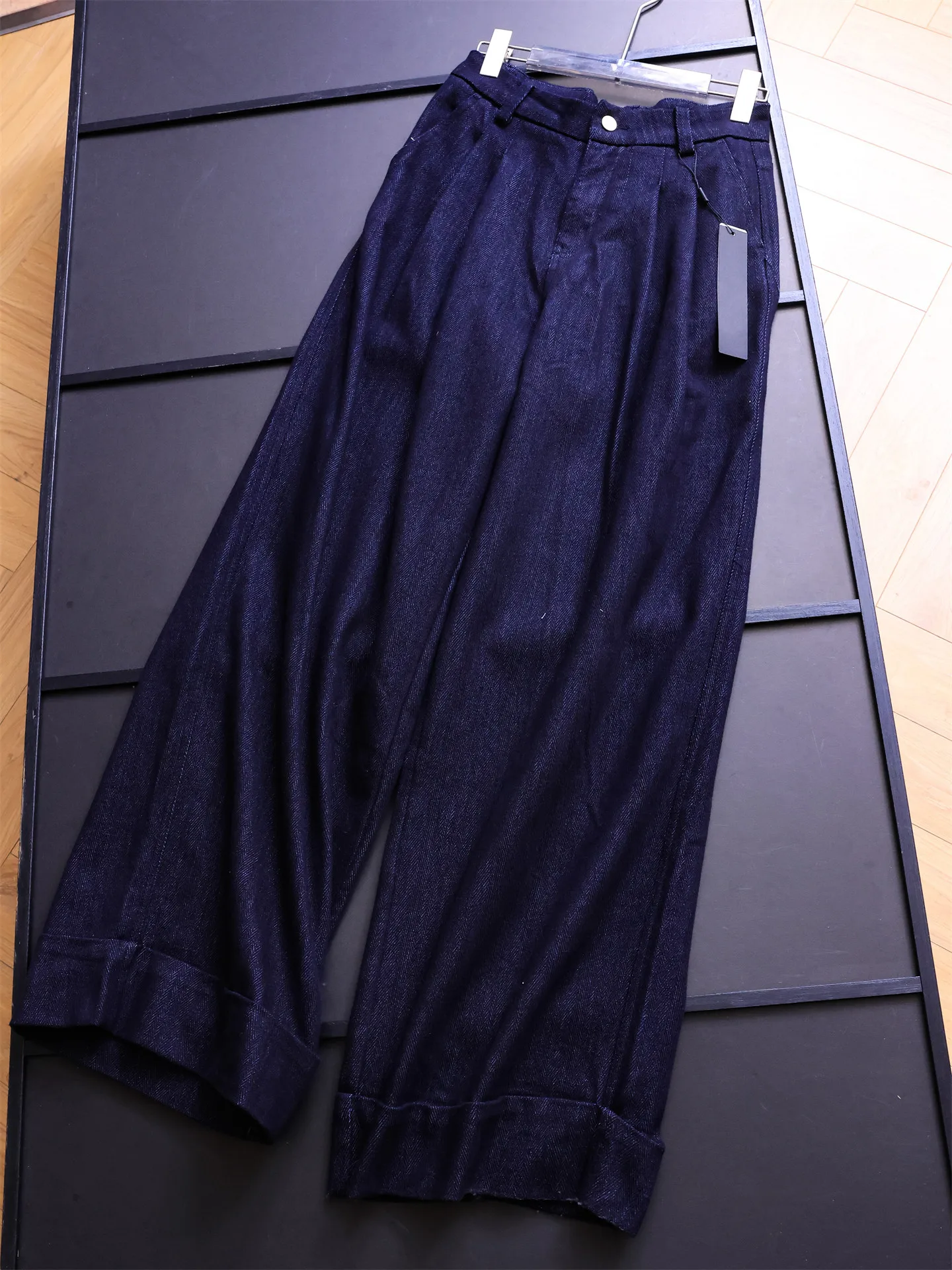 High Waist Straight Leg Jeans Women's Loose Fit Bell Bottoms Casual High Waist Denim Pants Autumn New Style B609
High Waist Straight Leg Jeans Women's Loose Fit Bell Bottoms Casual High Waist Denim Pants Autumn New Style B609