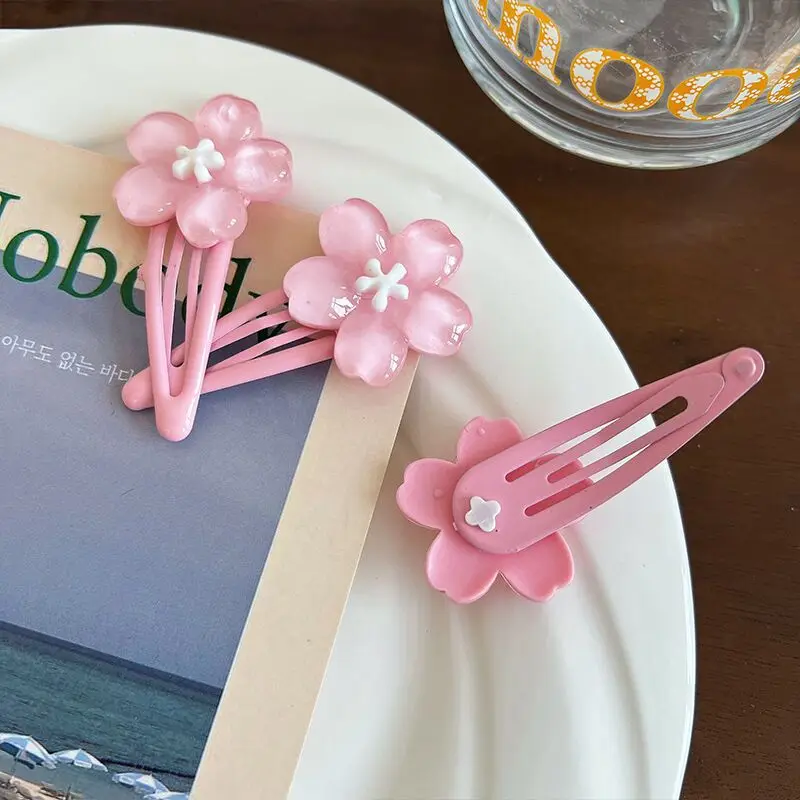 1pair Cute Kawaii Cherry Blossom Flower Hair Clips for Baby Girls Y2K Style Floral Side Bangs Cute BB Hairpins Kids Headwear
1pair Cute Kawaii Cherry Blossom Flower Hair Clips for Baby Girls Y2K Style Floral Side Bangs Cute BB Hairpins Kids Headwear