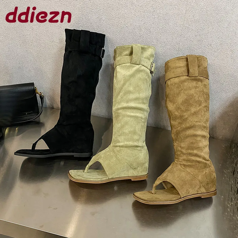 Женские босоножки до колена на высоком каблуке, ботинки, женская обувь, увеличивающая рост, модные женские ботинки из флока в стиле вестерн, шлепанцы, обувь
Женские босоножки до колена на высоком каблуке, ботинки, женская обувь, увеличивающая рост, модные женские ботинки из флока в стиле вестерн, шлепанцы, обувь