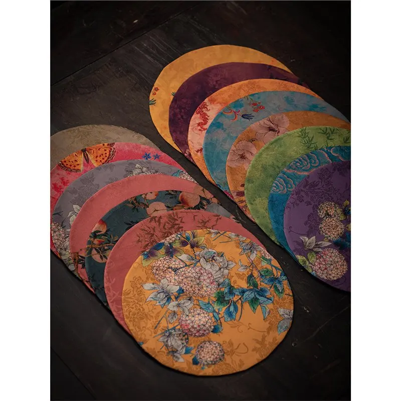 New Chinese style old material fragrant cloud yarn circular coaster double-sided insulation retro tablecloth tea cloth
New Chinese style old material fragrant cloud yarn circular coaster double-sided insulation retro tablecloth tea cloth
