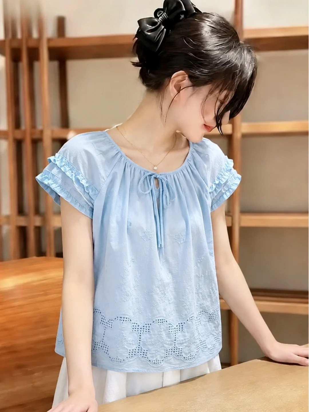 Elegant Loose Short Sleeve Embroidered Chiffon Shirt Lace Trim Belted Summer Fashionable Women's Top Floral Print Casual Wear
Elegant Loose Short Sleeve Embroidered Chiffon Shirt Lace Trim Belted Summer Fashionable Women's Top Floral Print Casual Wear