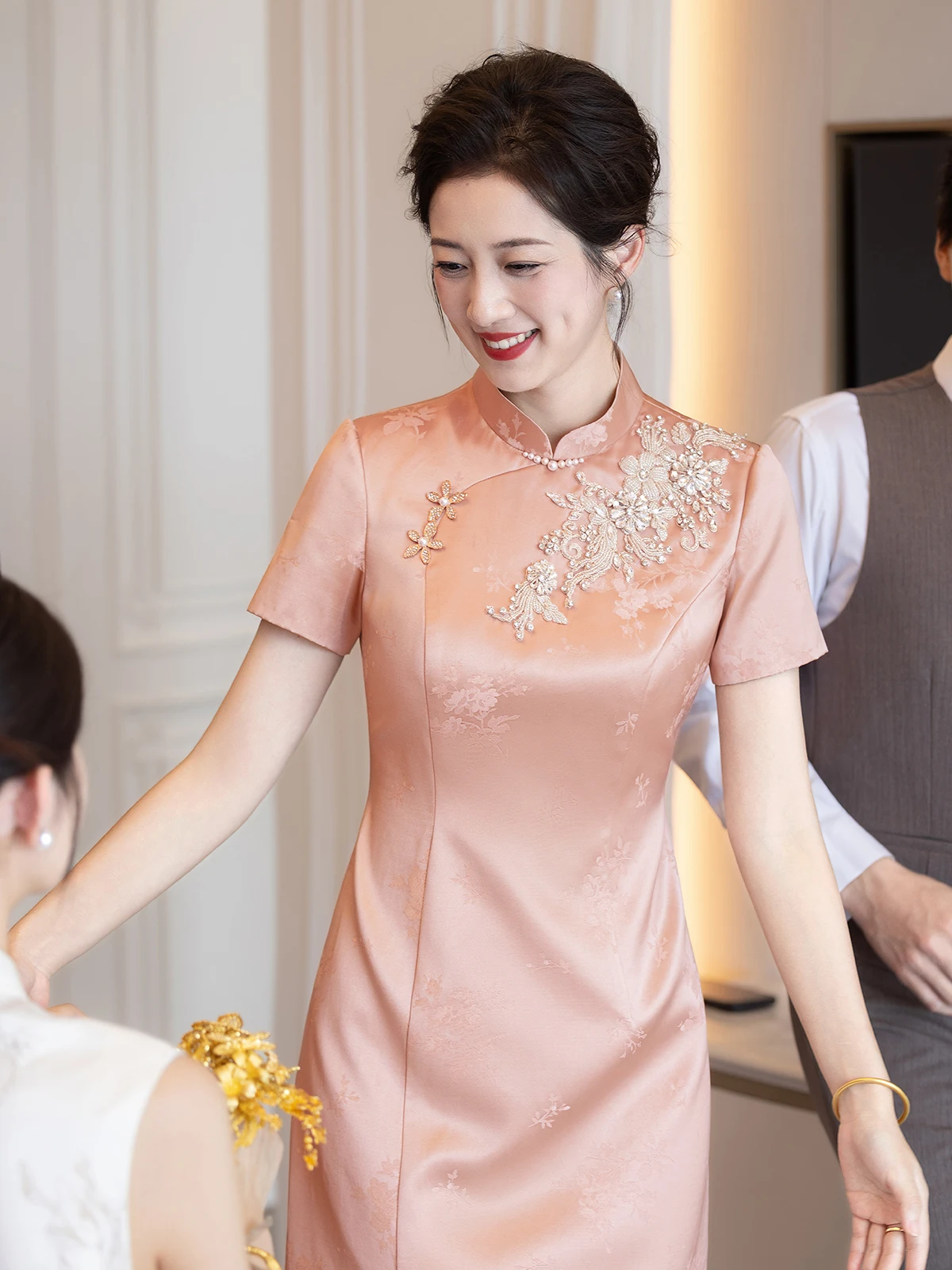 Elegant Modernized Evening Gown for Mother of the Bride Young And Dress Polyester Rayon Silk Short Sleeve Mid...
Elegant Modernized Evening Gown for Mother of the Bride Young And Dress Polyester Rayon Silk Short Sleeve Mid...