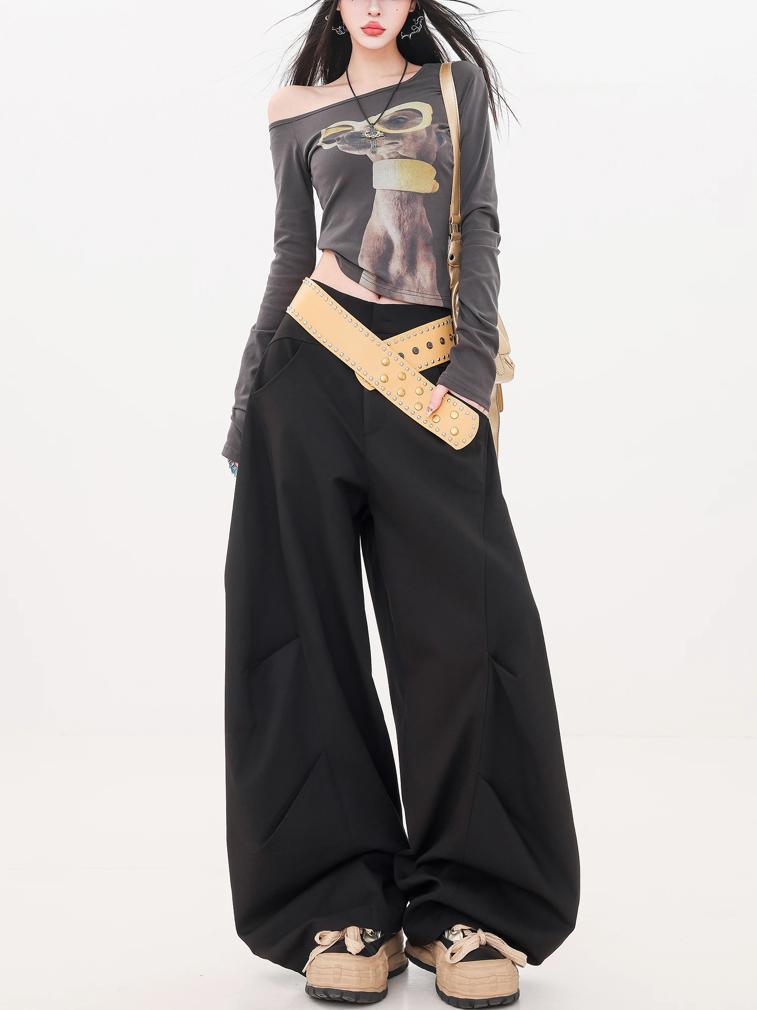ABWLR Original Street Style Women's Black Workwear Folded Knife Pants Versatile Loose Fit Casual Trousers for Ladies
ABWLR Original Street Style Women's Black Workwear Folded Knife Pants Versatile Loose Fit Casual Trousers for Ladies